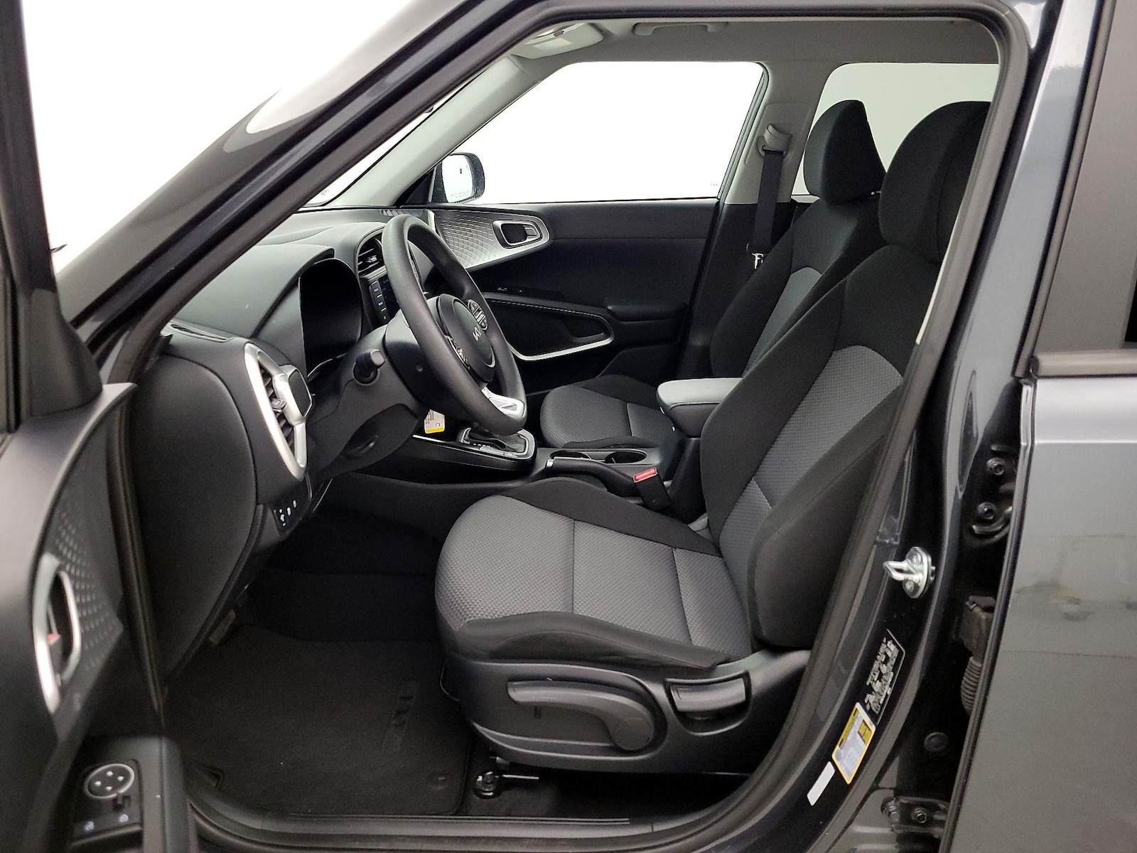 2025 Kia Soul LX - Photo 12