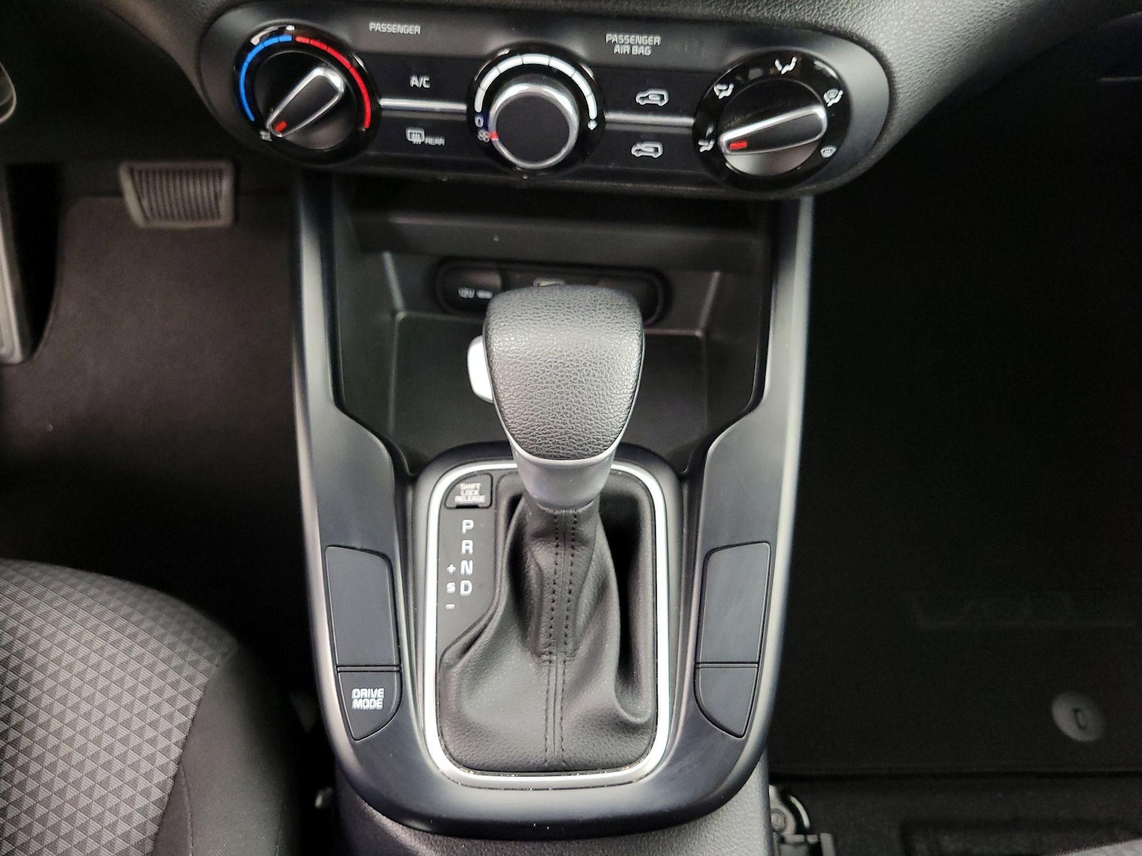 2025 Kia Soul LX - Photo 18