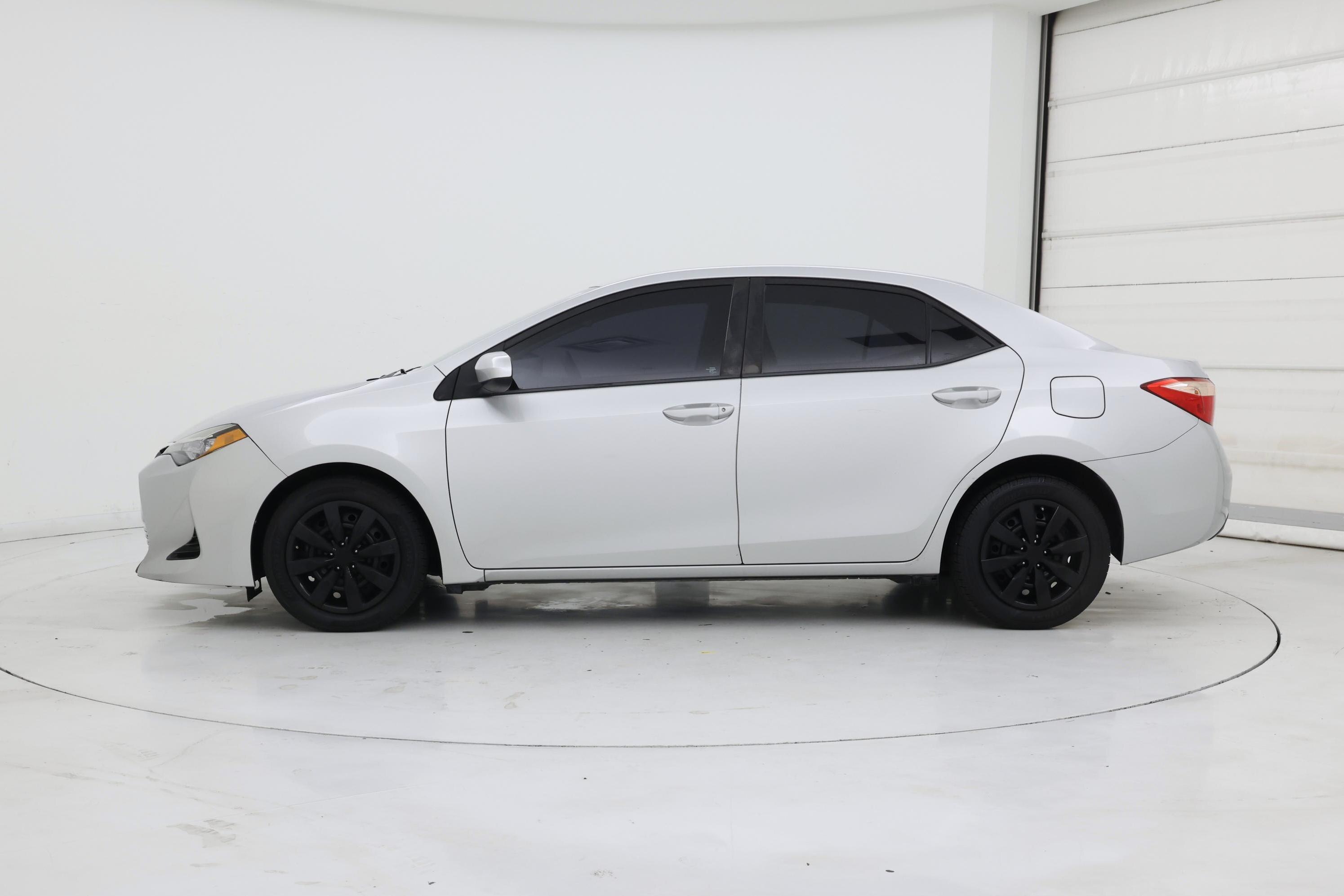 Thumbnail: 2017 Toyota Corolla - 3
