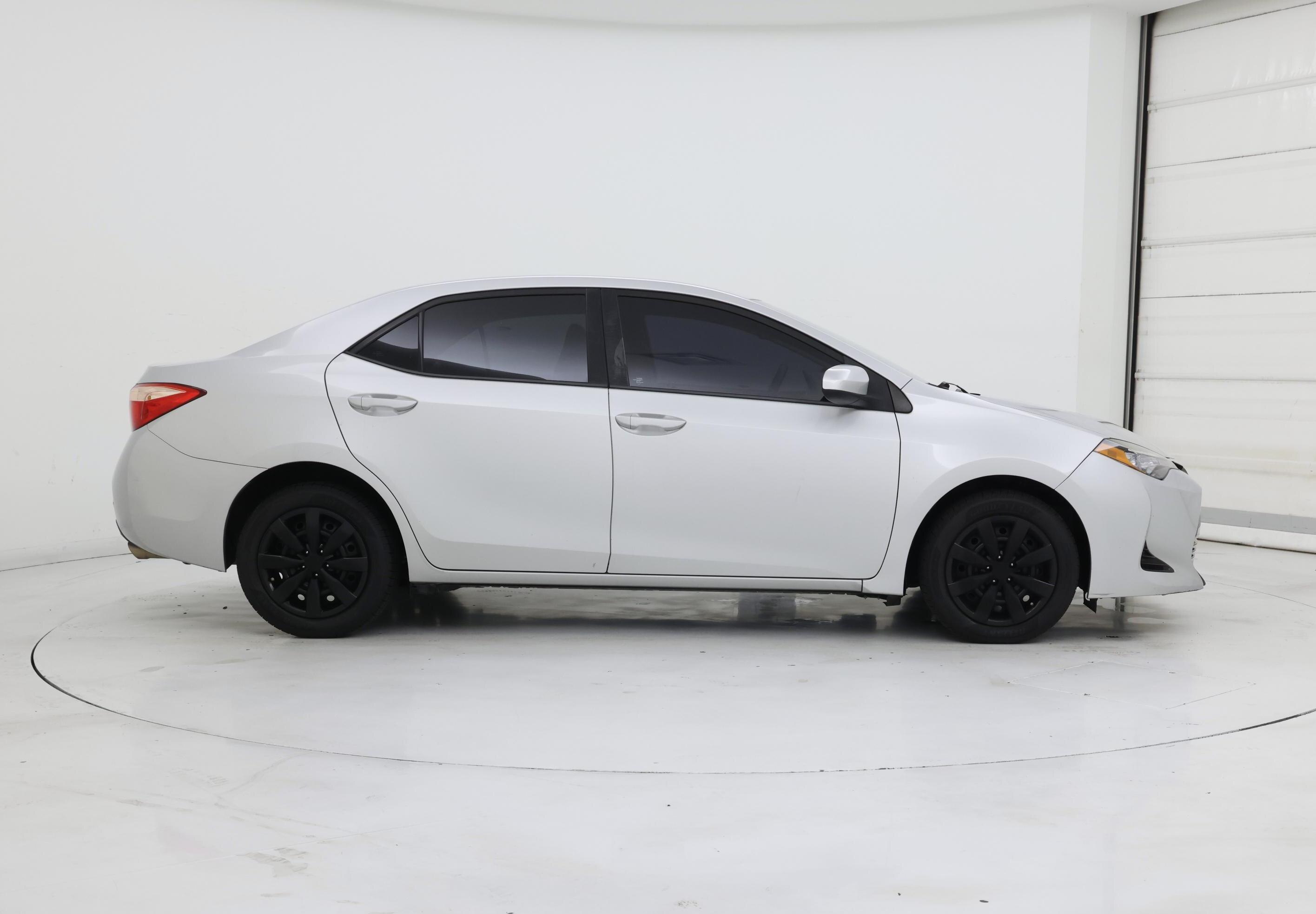Thumbnail: 2017 Toyota Corolla - 7
