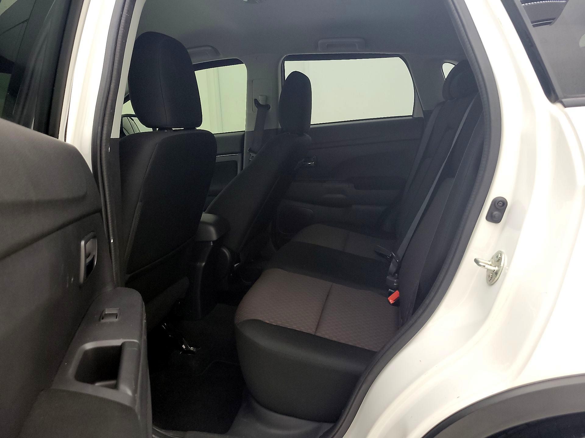 Thumbnail: 2017 Mitsubishi Outlander Sport - 18