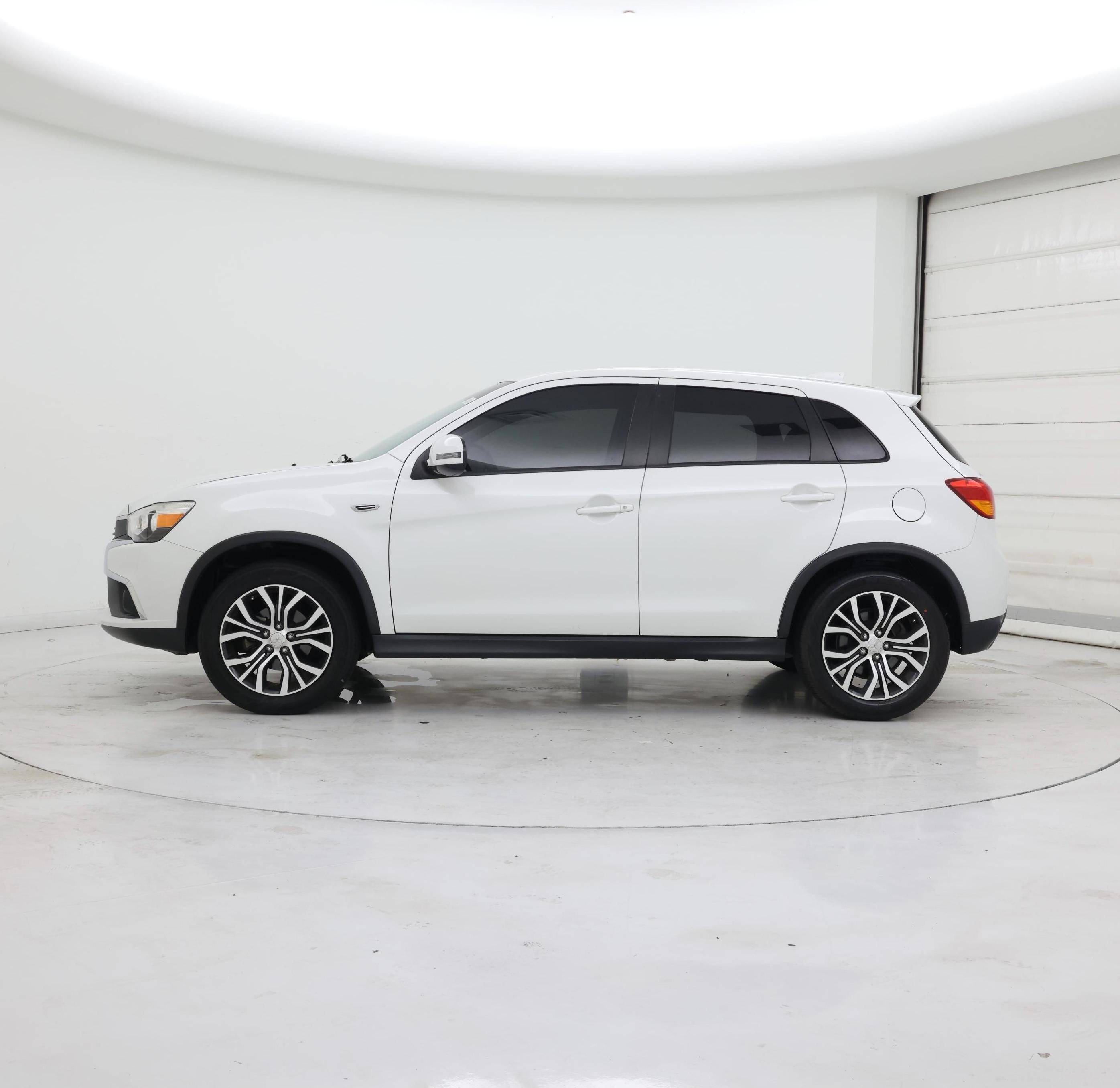 Thumbnail: 2017 Mitsubishi Outlander Sport - 3