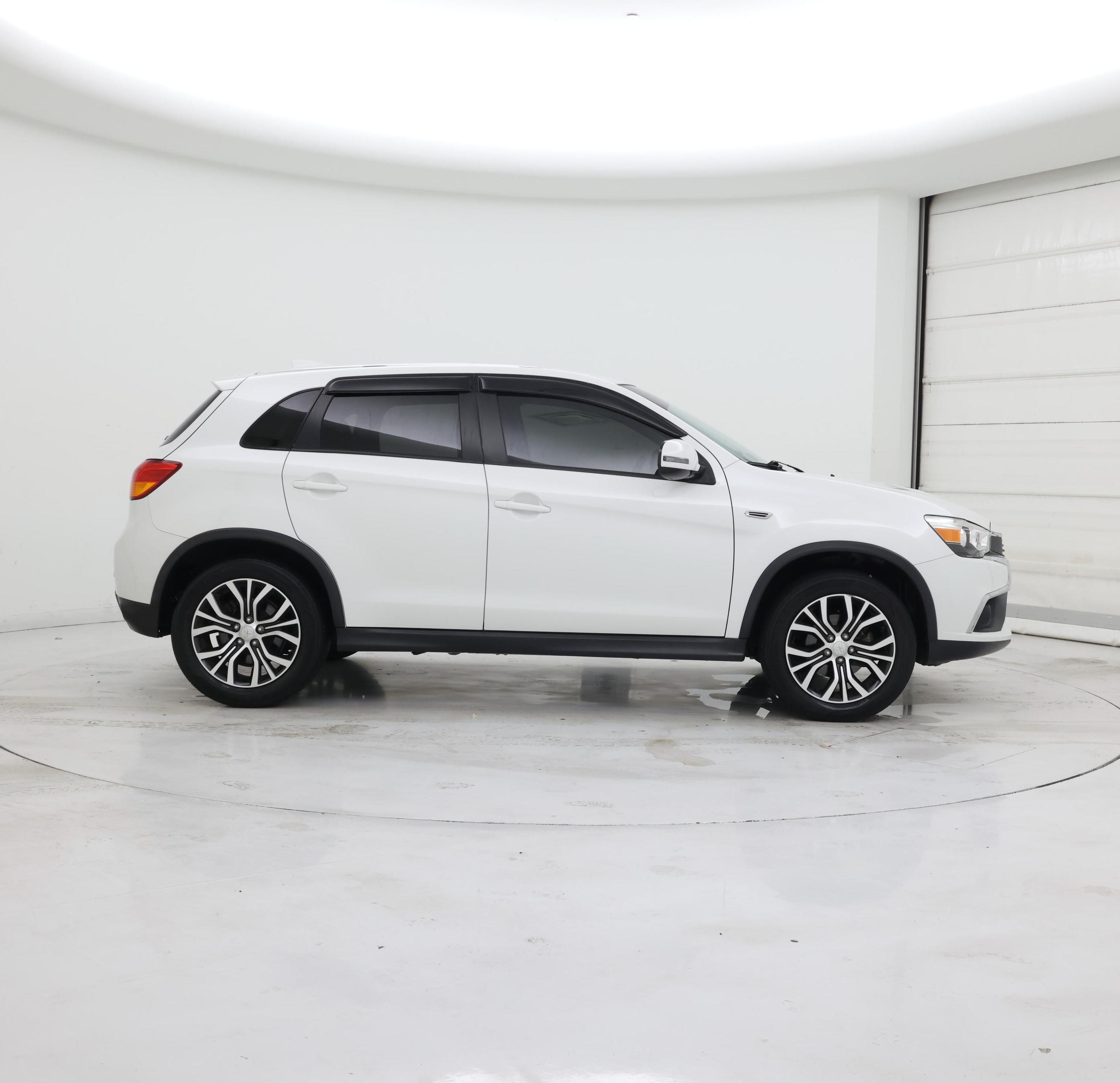 Thumbnail: 2017 Mitsubishi Outlander Sport - 7