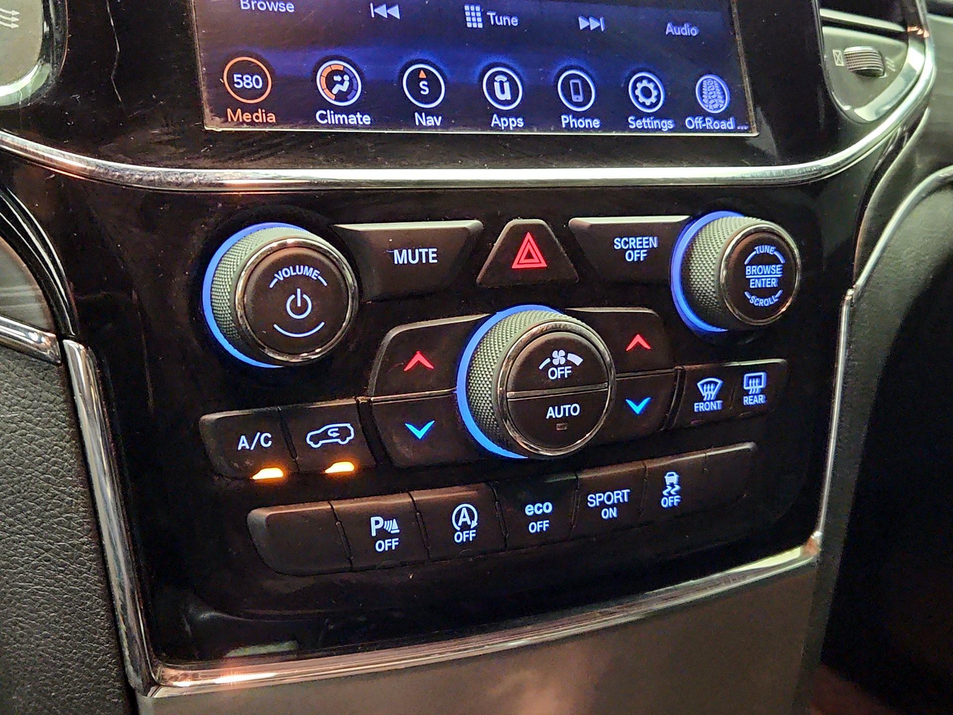 Thumbnail: 2020 Jeep Grand Cherokee - 17