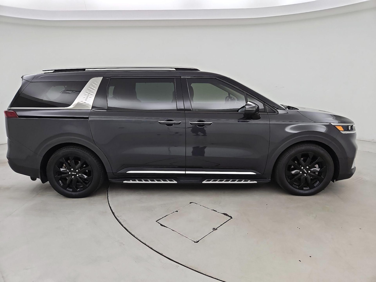 2023 Kia Carnival SX - Photo 4