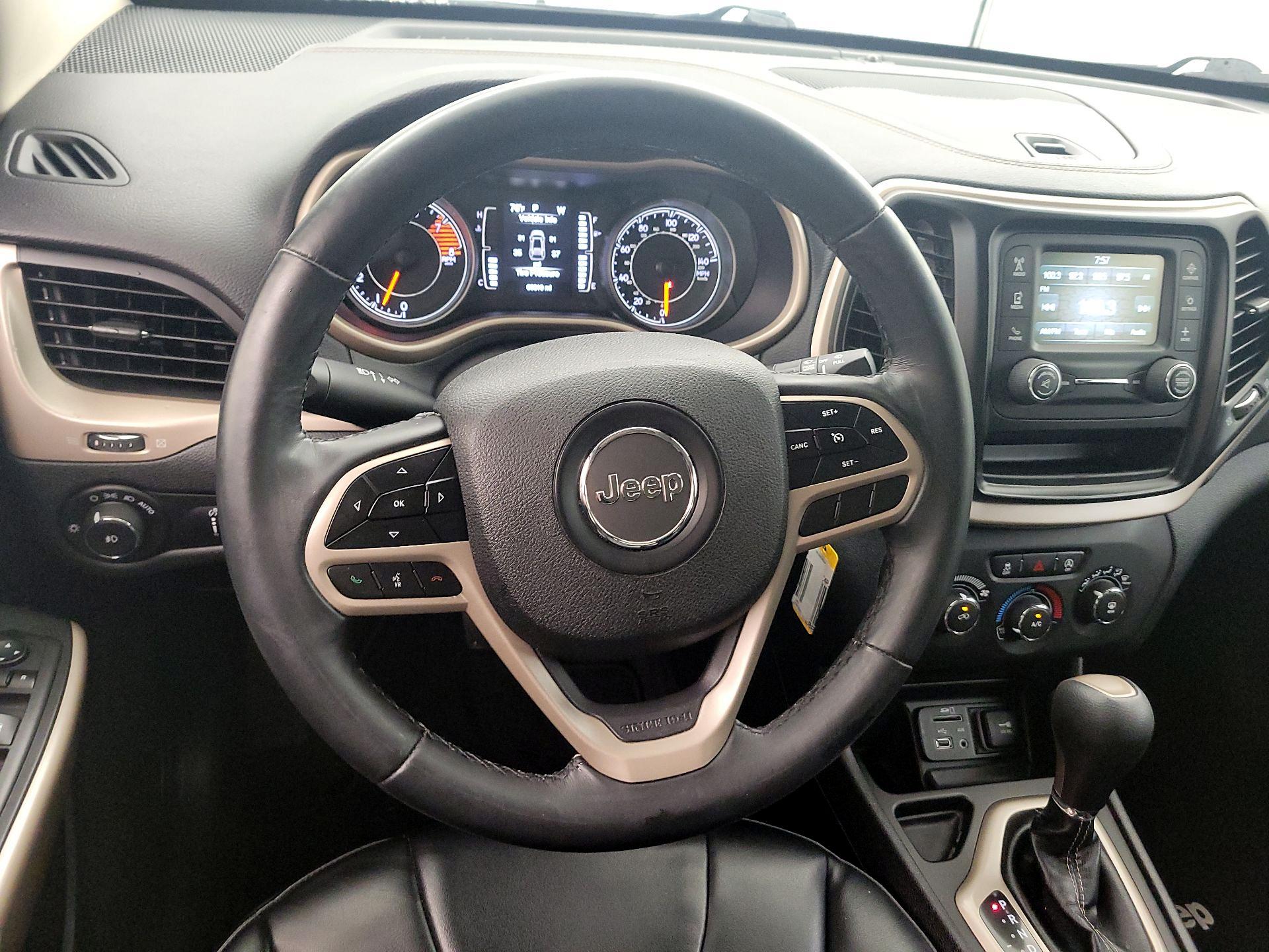 Thumbnail: 2018 Jeep Cherokee - 10