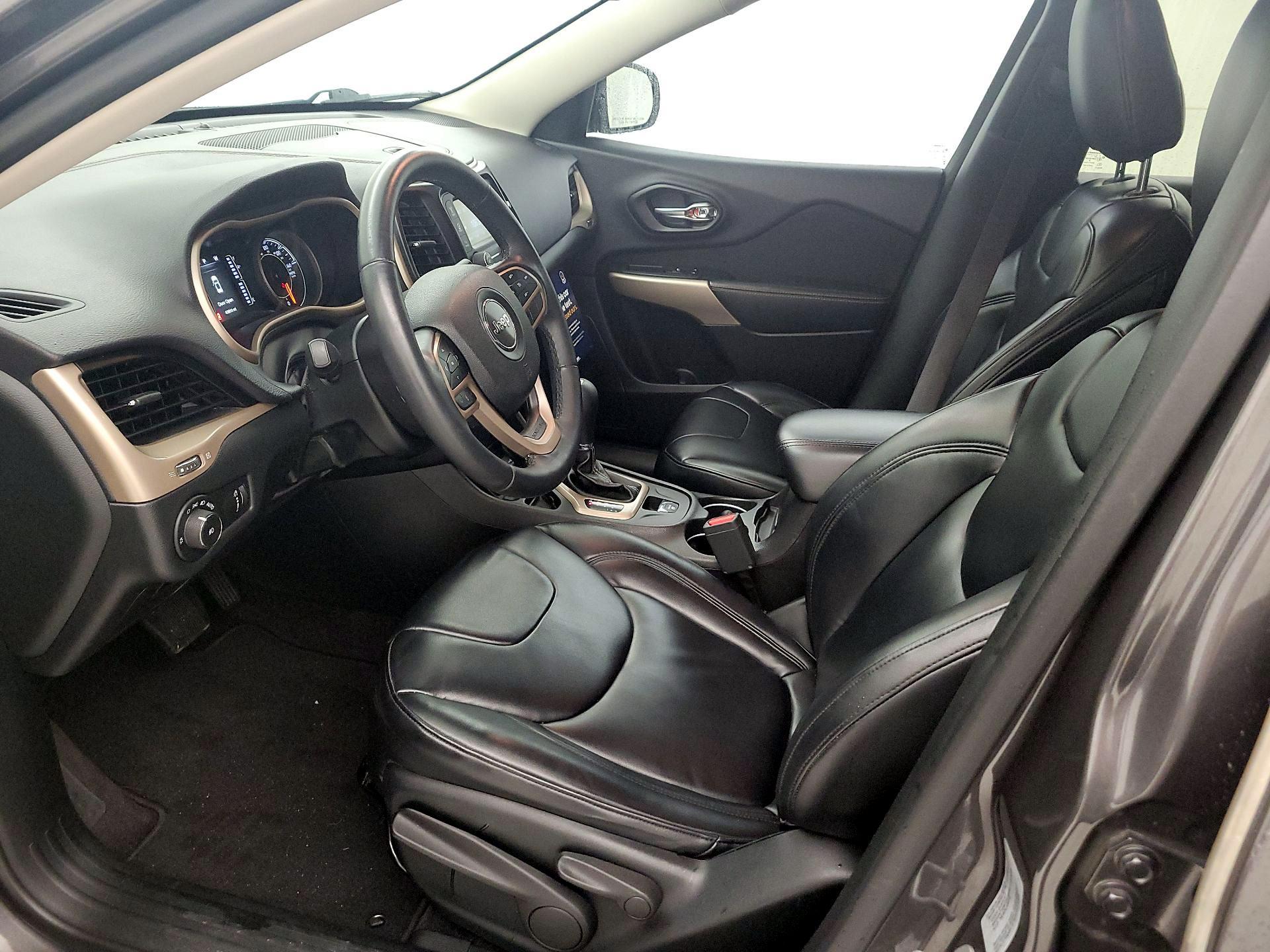 Thumbnail: 2018 Jeep Cherokee - 11