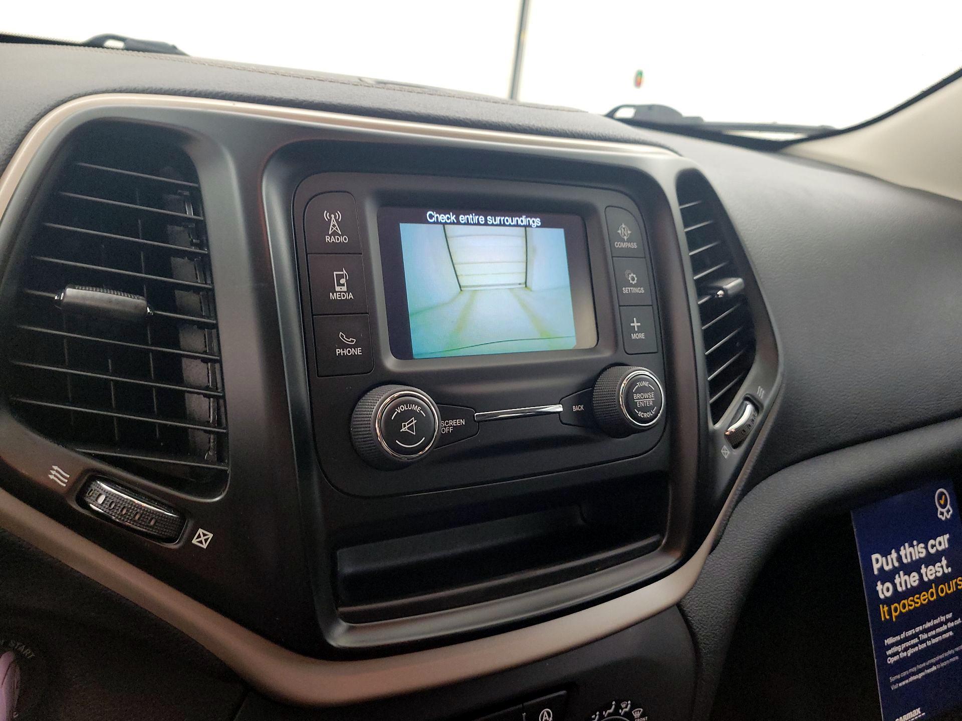 Thumbnail: 2018 Jeep Cherokee - 14