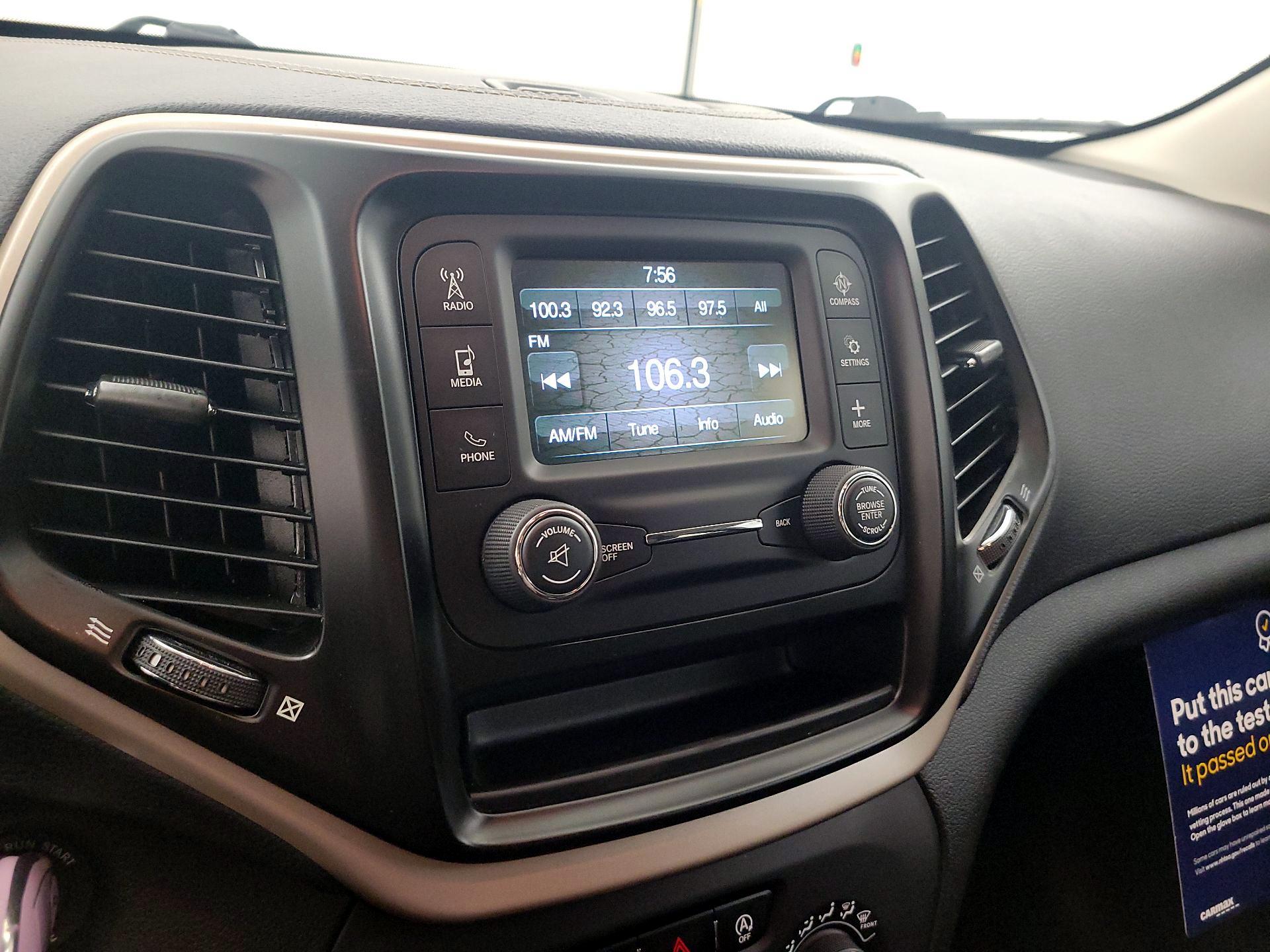 Thumbnail: 2018 Jeep Cherokee - 15