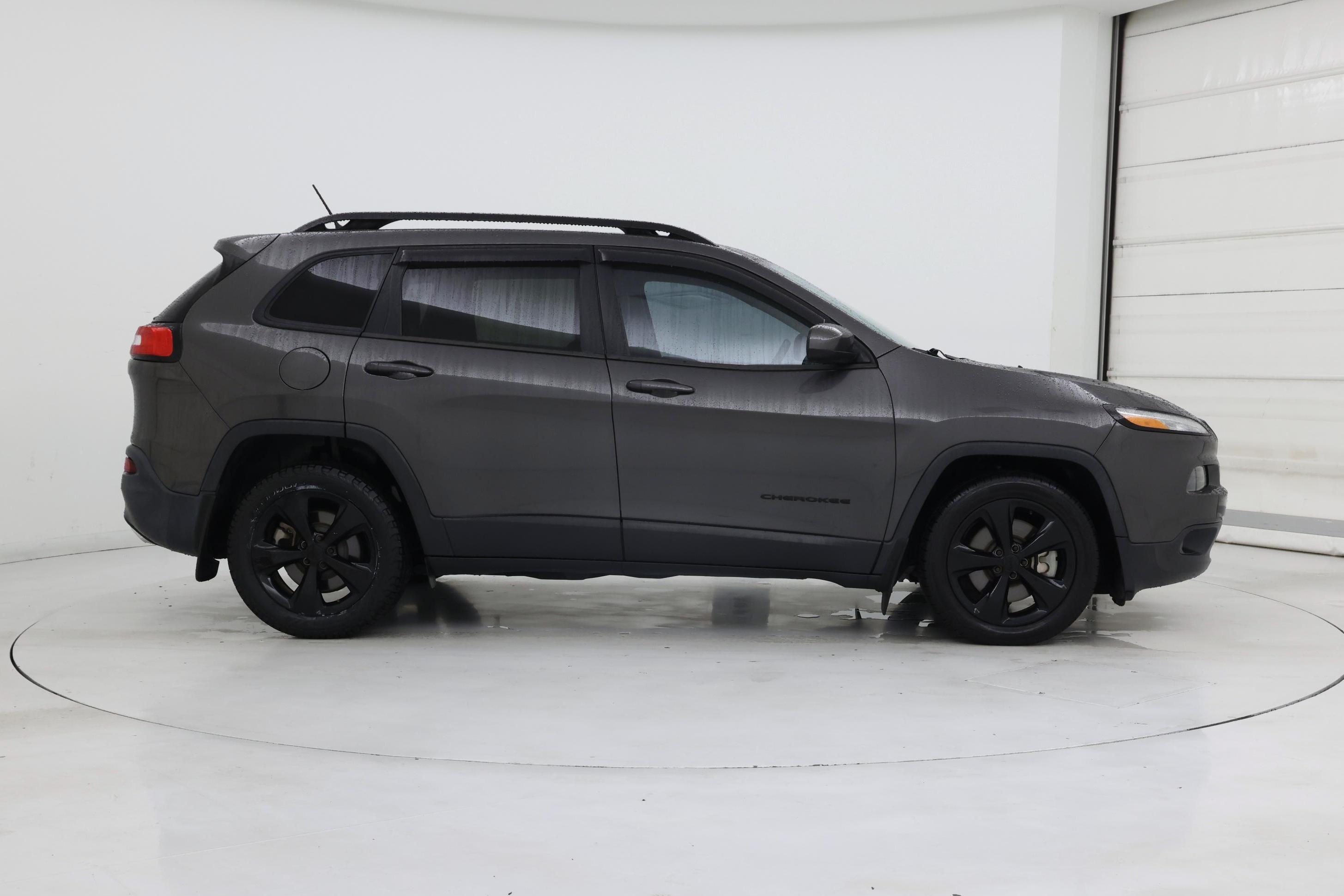 Thumbnail: 2018 Jeep Cherokee - 7