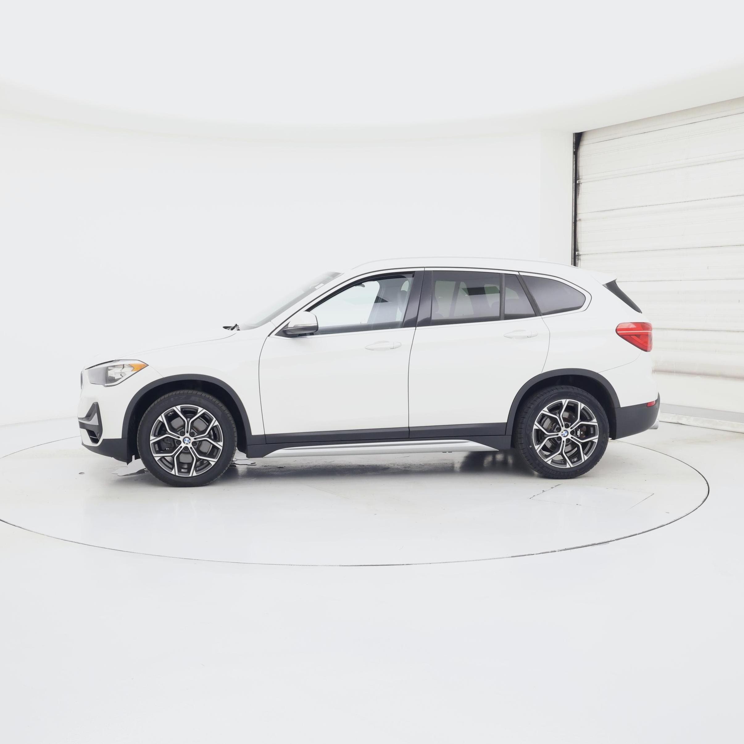 Thumbnail: 2021 BMW X1 - 3