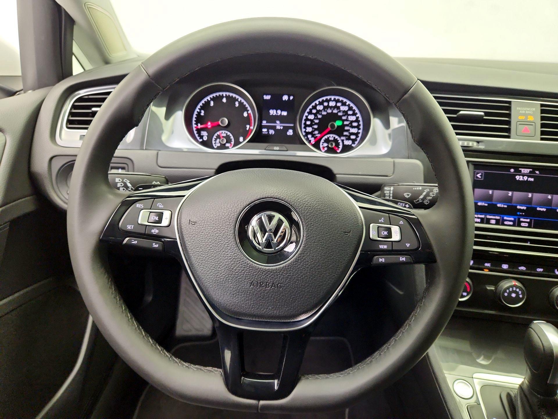 Thumbnail: 2021 Volkswagen Golf - 10