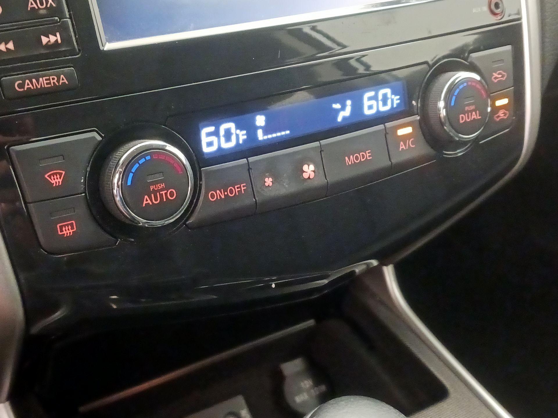 Thumbnail: 2014 Nissan Altima - 17