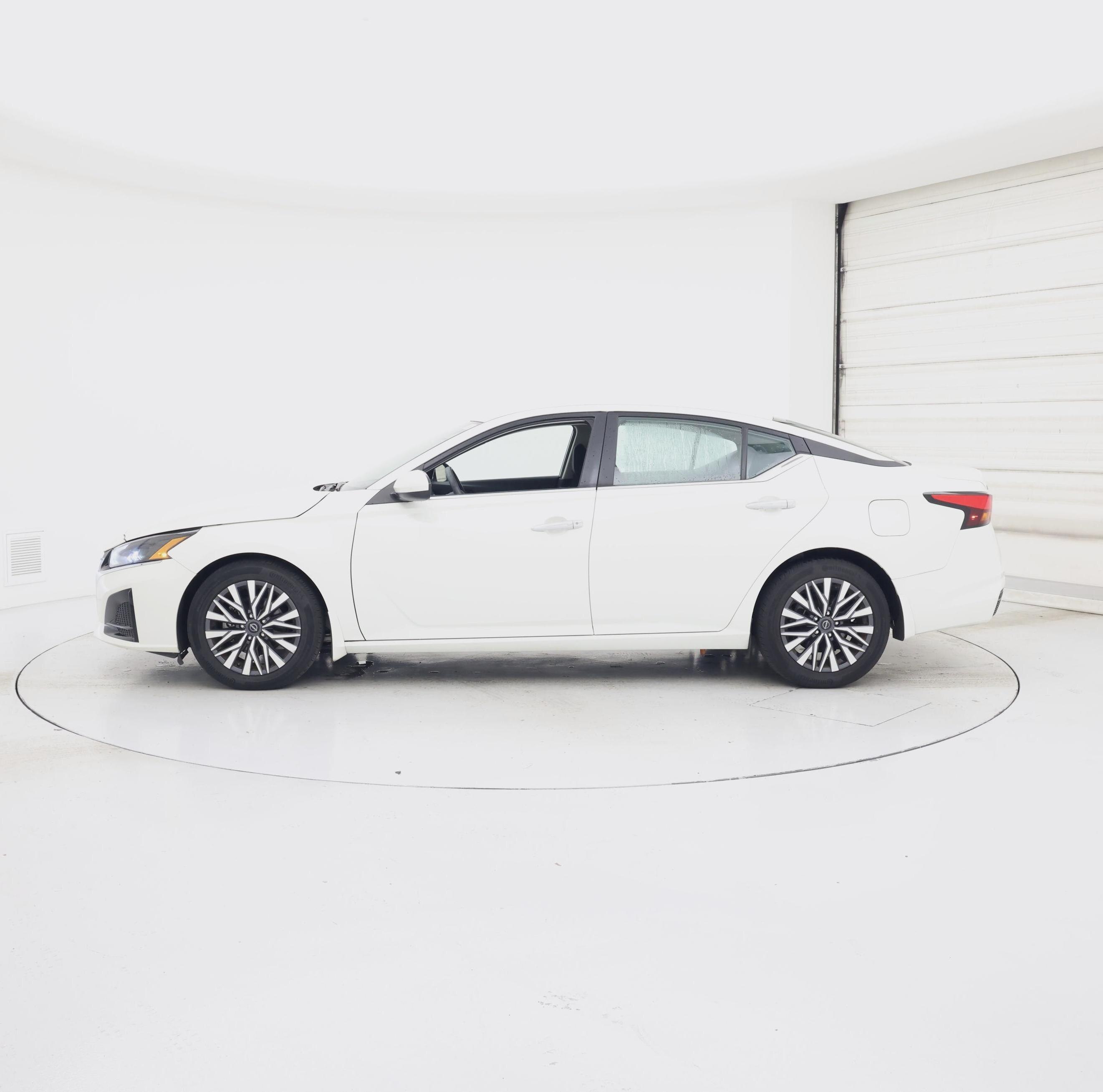 Thumbnail: 2023 Nissan Altima - 3