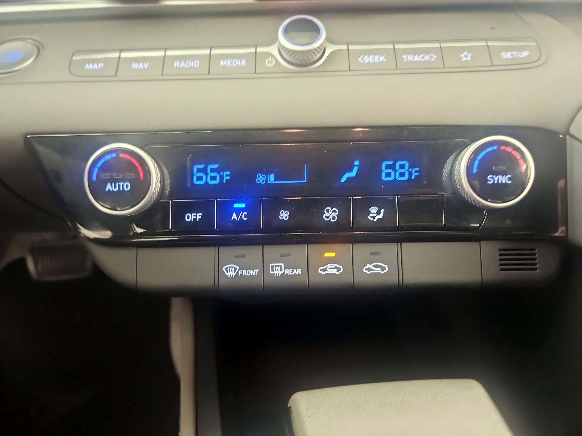 Thumbnail: 2024 Hyundai Elantra - 14