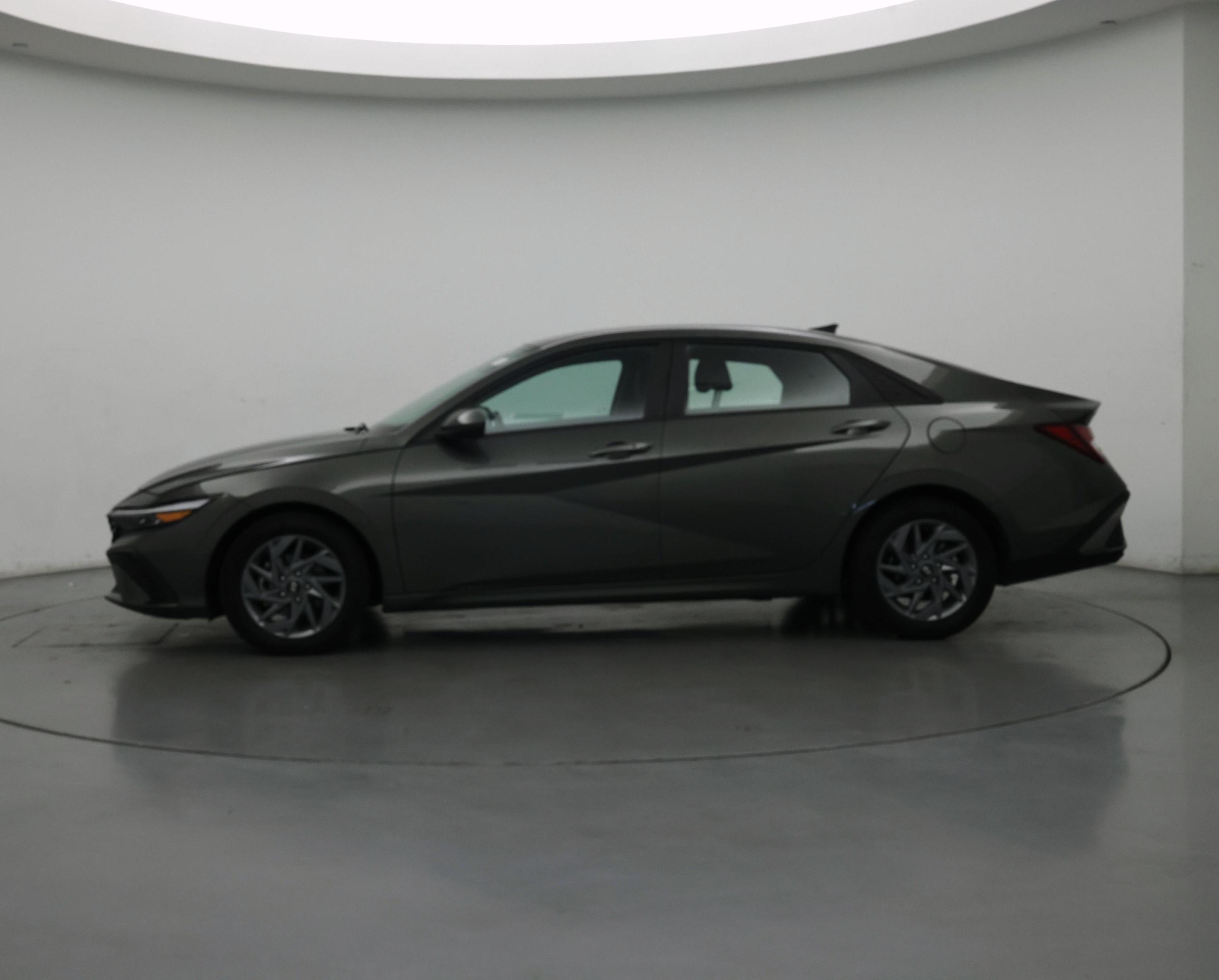 Thumbnail: 2024 Hyundai Elantra - 3