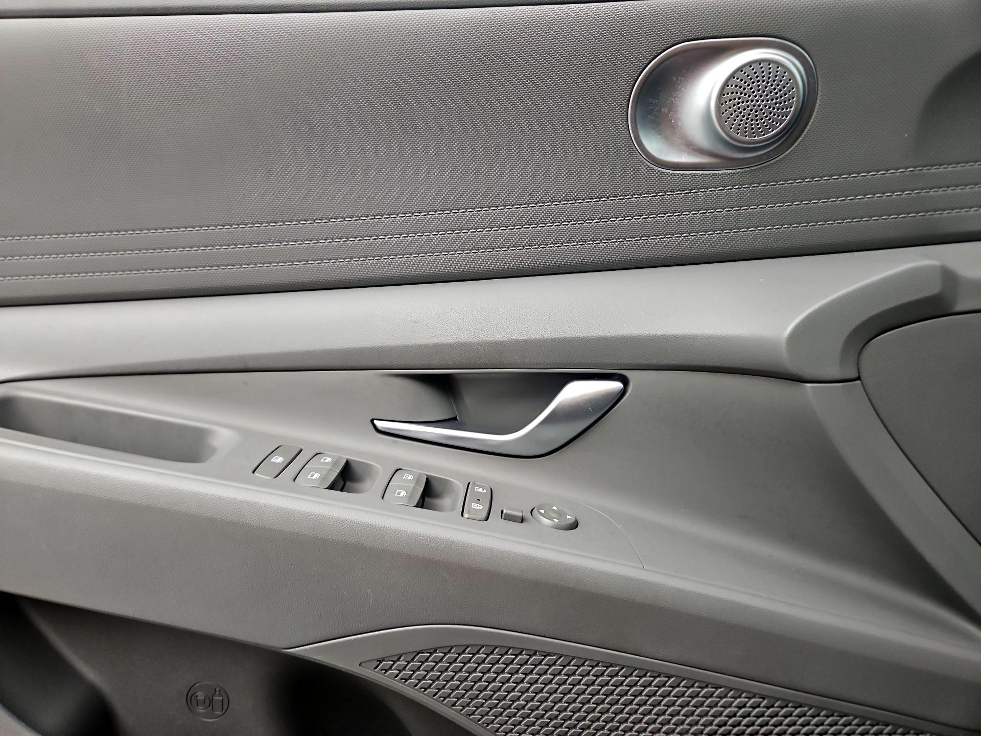 Thumbnail: 2023 Hyundai Elantra - 10