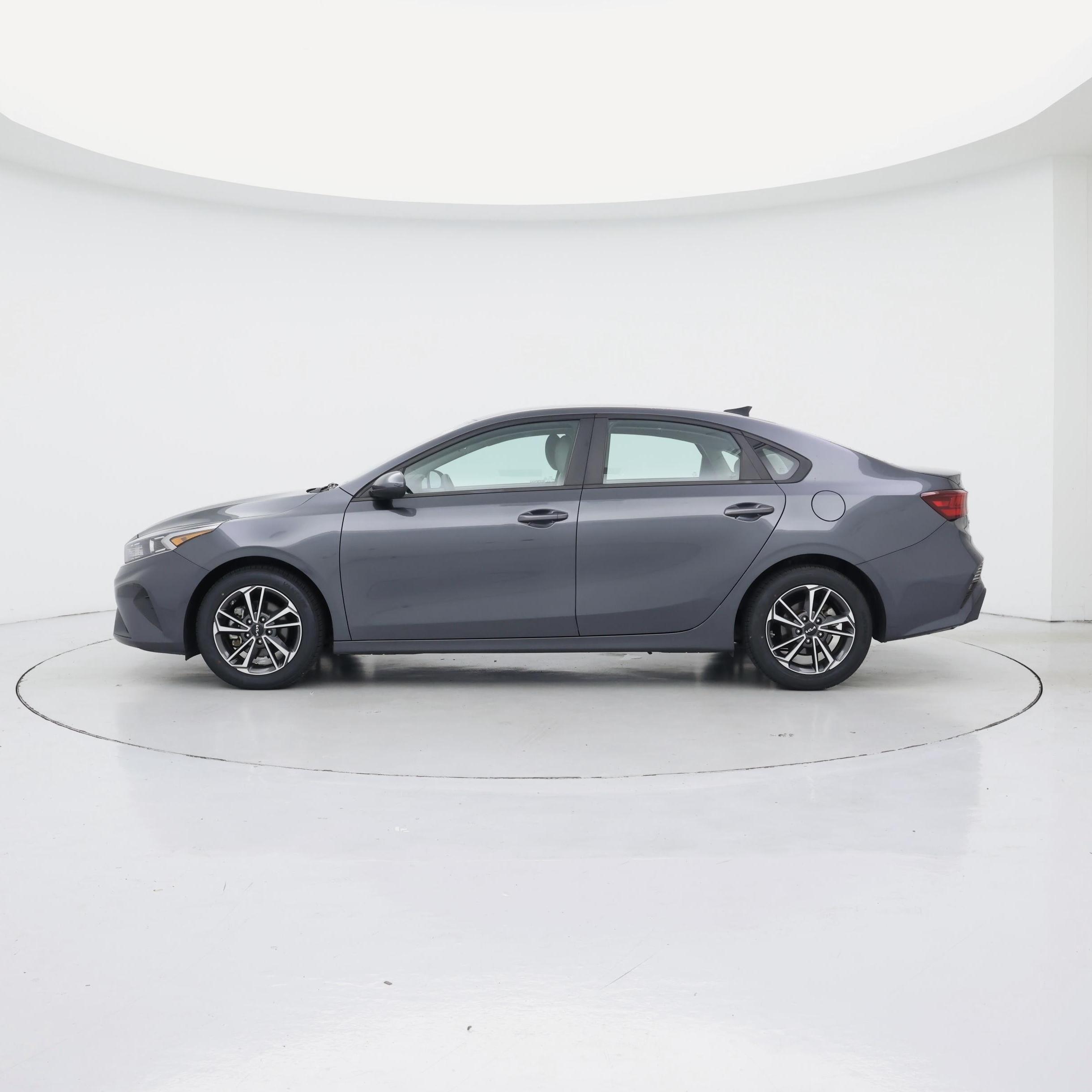 Thumbnail: 2022 Kia Forte - 3