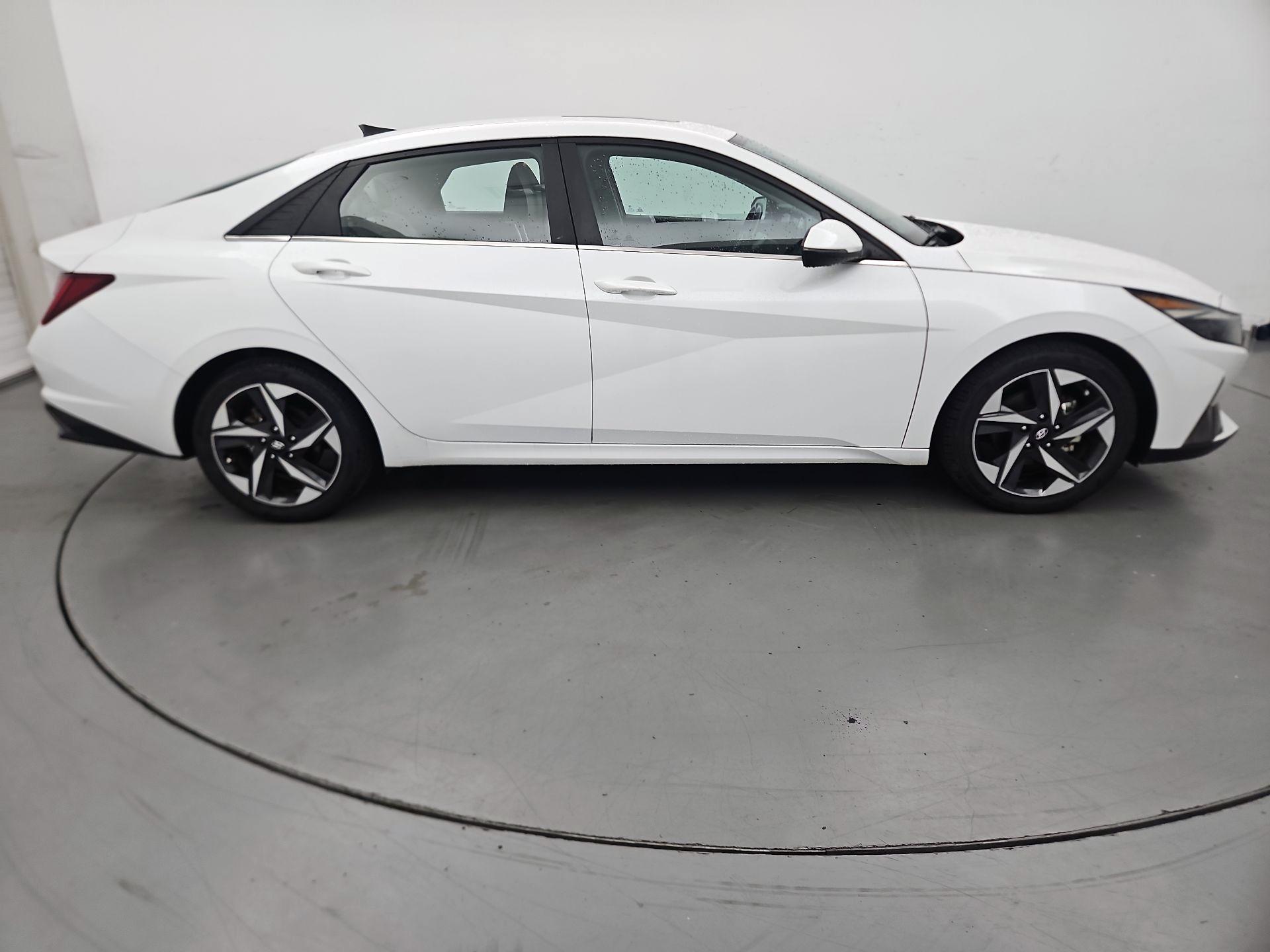 Thumbnail: 2022 Hyundai Elantra - 4
