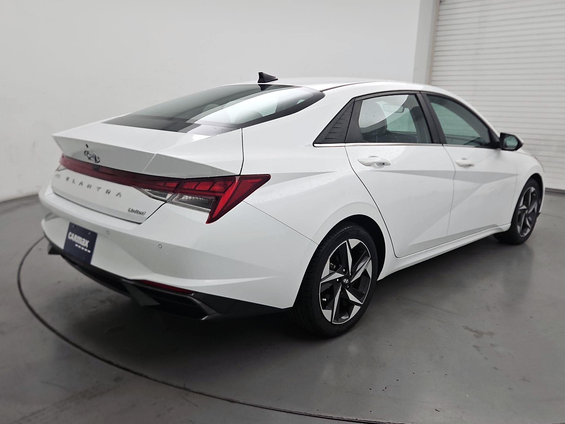 Thumbnail: 2022 Hyundai Elantra - 5