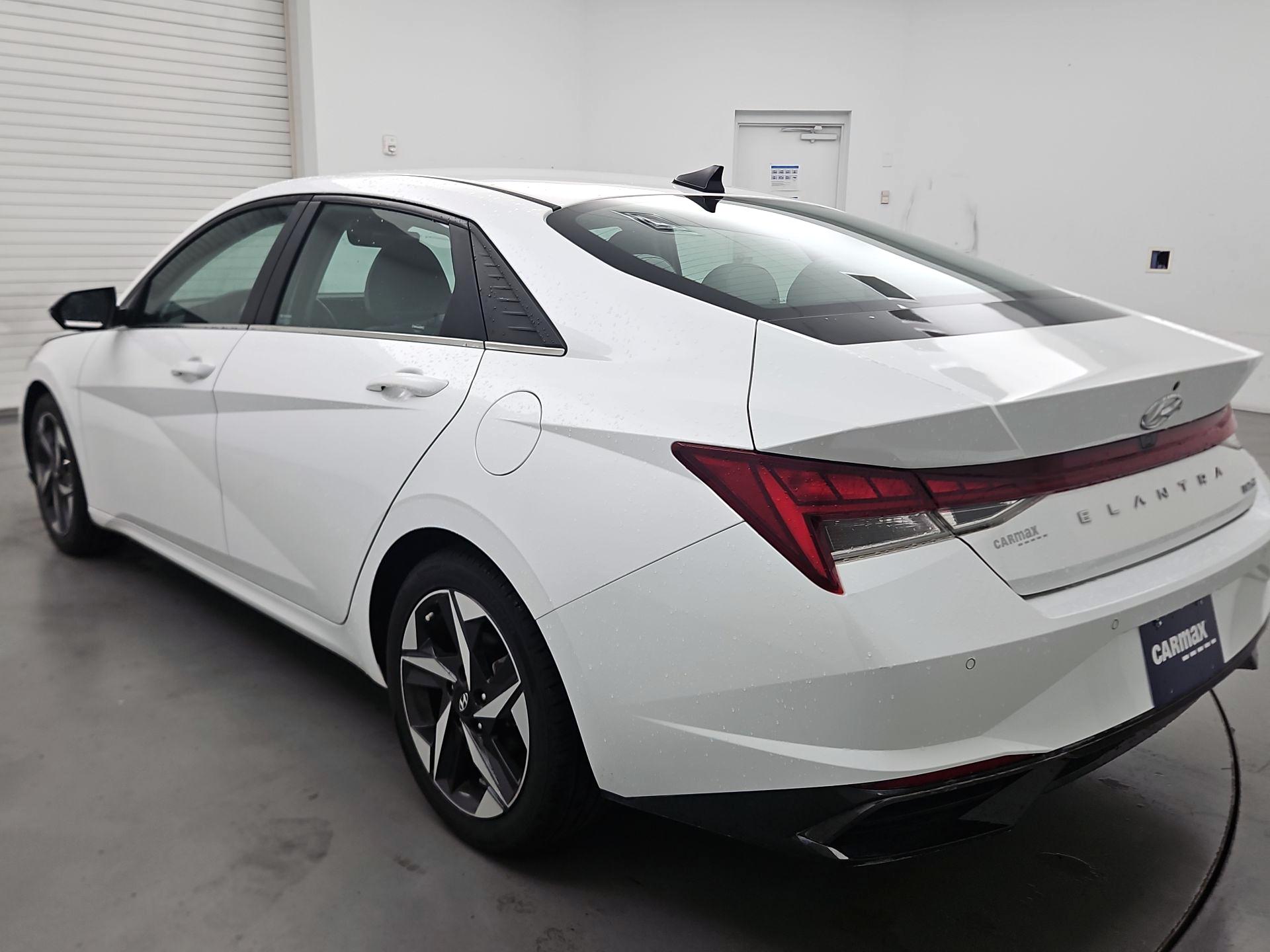 Thumbnail: 2022 Hyundai Elantra - 7