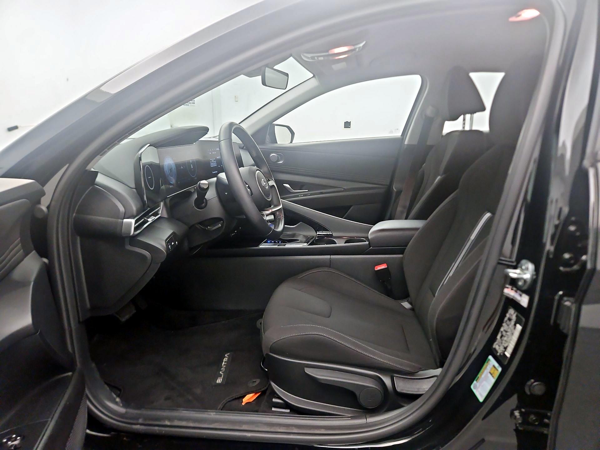 Thumbnail: 2023 Hyundai Elantra - 9