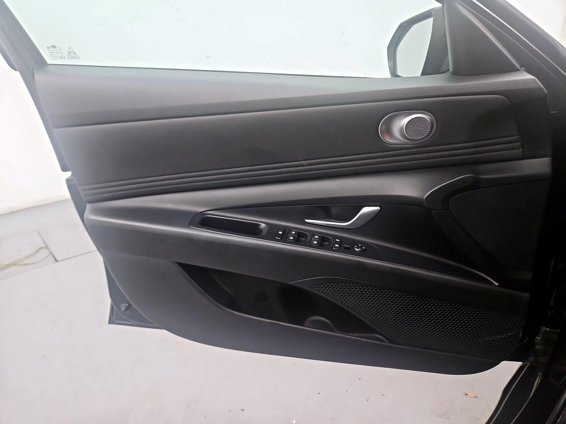 Thumbnail: 2023 Hyundai Elantra - 10