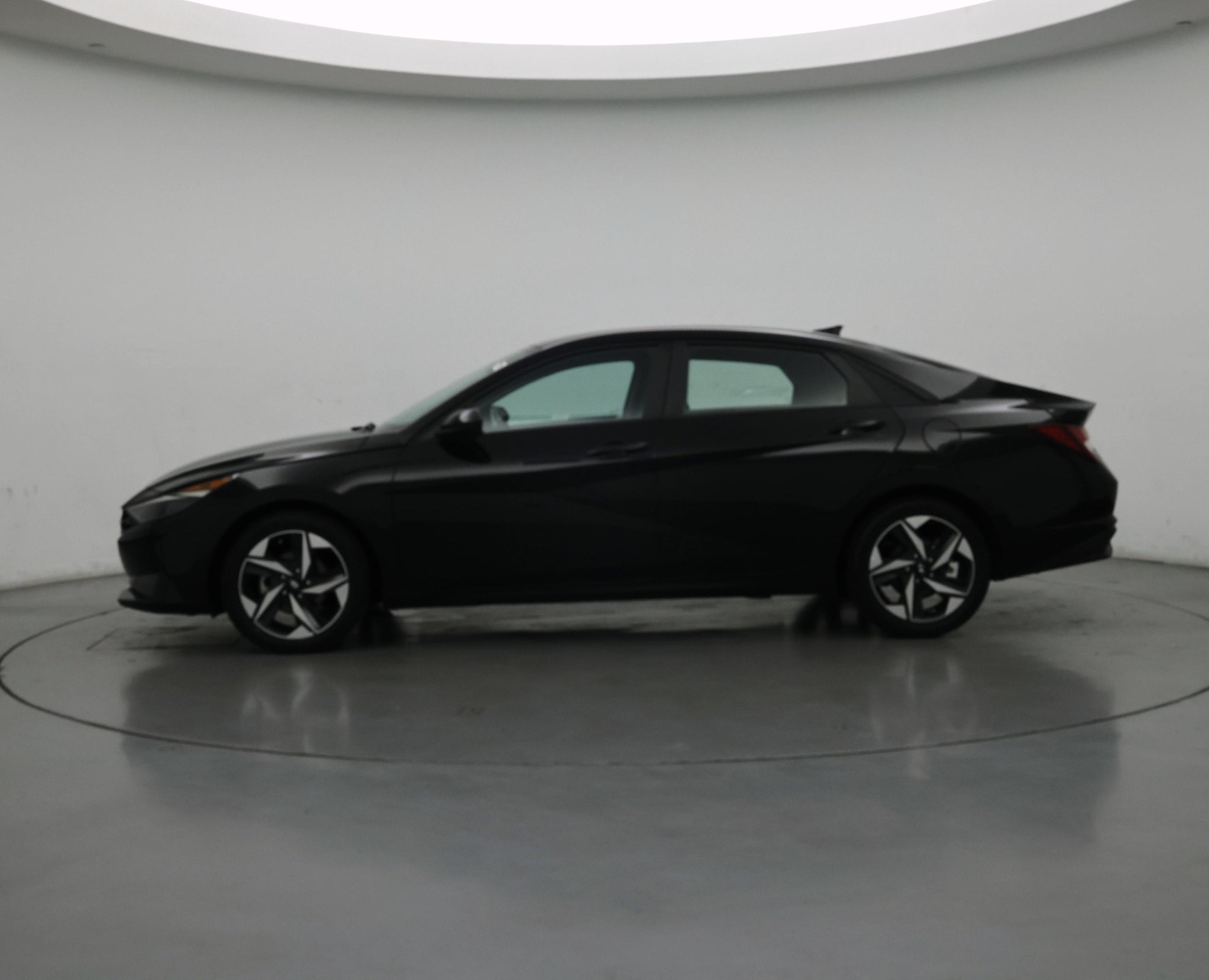Thumbnail: 2023 Hyundai Elantra - 3