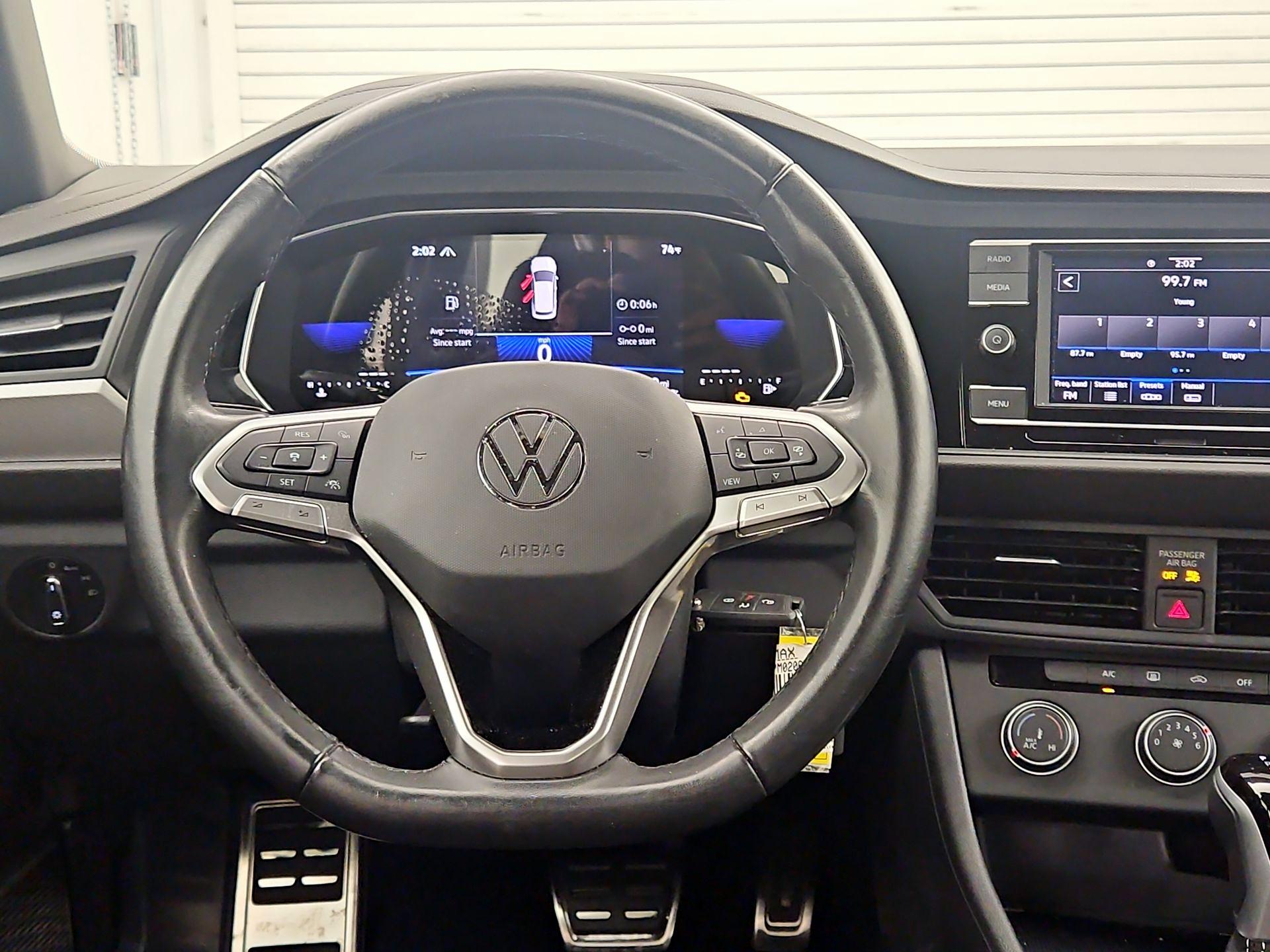 Thumbnail: 2023 Volkswagen Jetta - 10