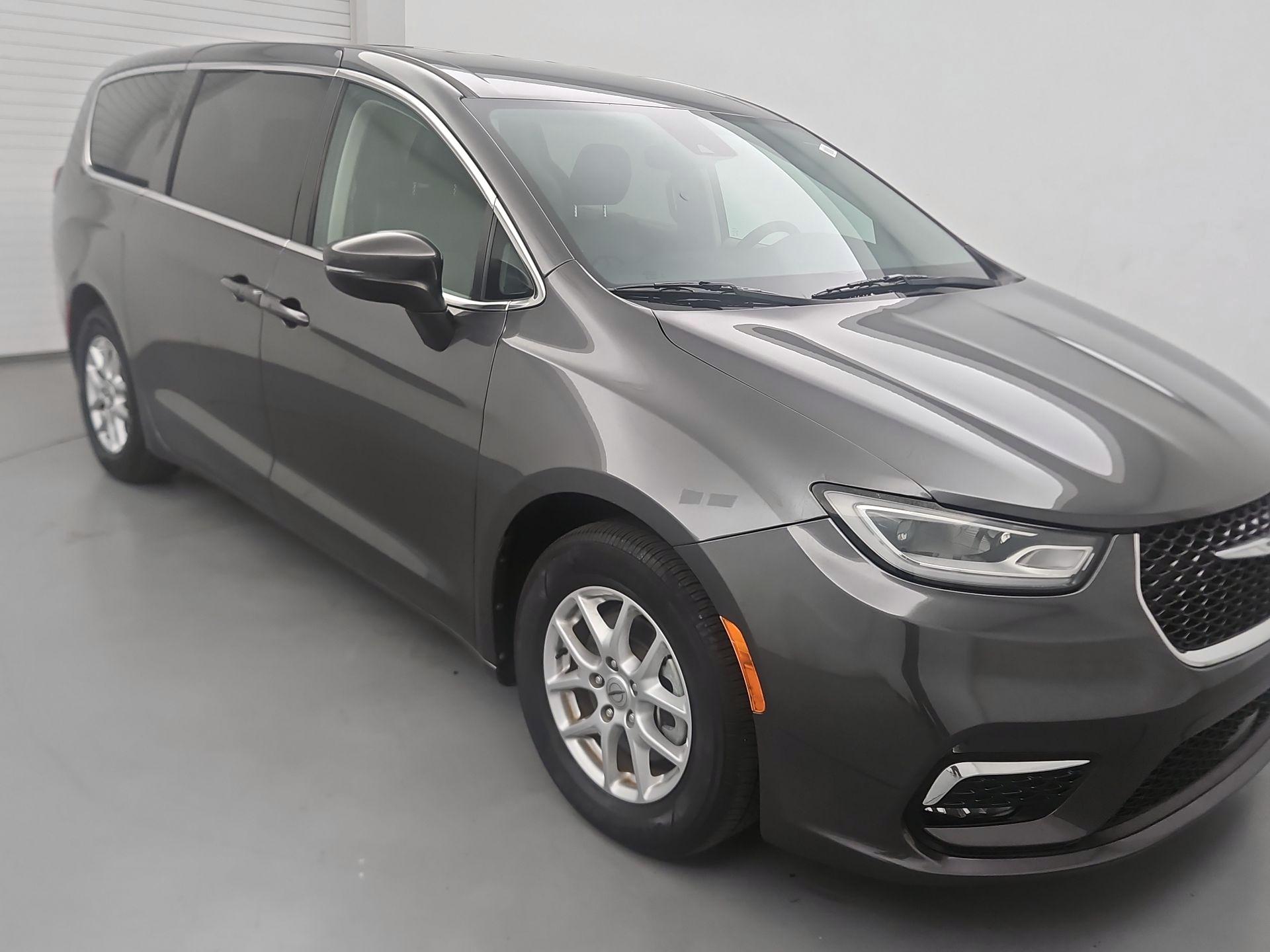 Thumbnail: 2023 Chrysler Pacifica - 1