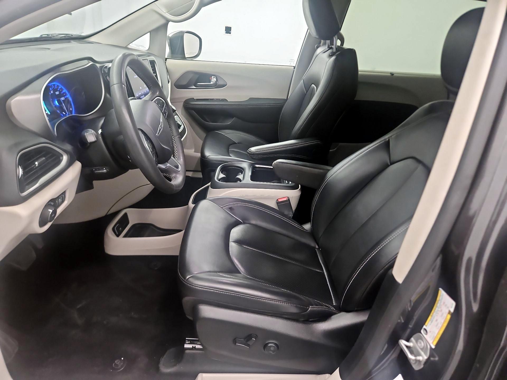Thumbnail: 2023 Chrysler Pacifica - 9