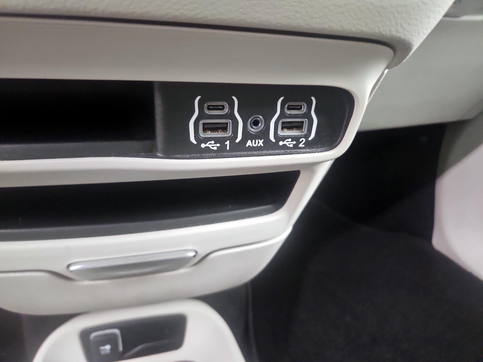 Thumbnail: 2023 Chrysler Pacifica - 16