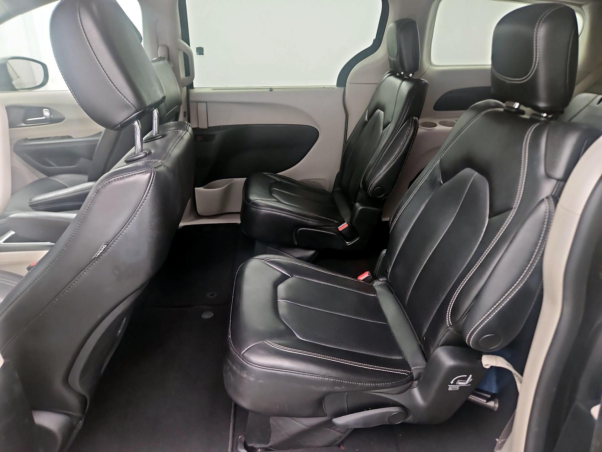 Thumbnail: 2023 Chrysler Pacifica - 17