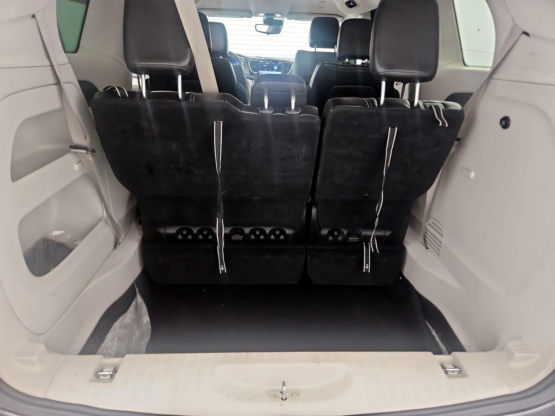 Thumbnail: 2023 Chrysler Pacifica - 18