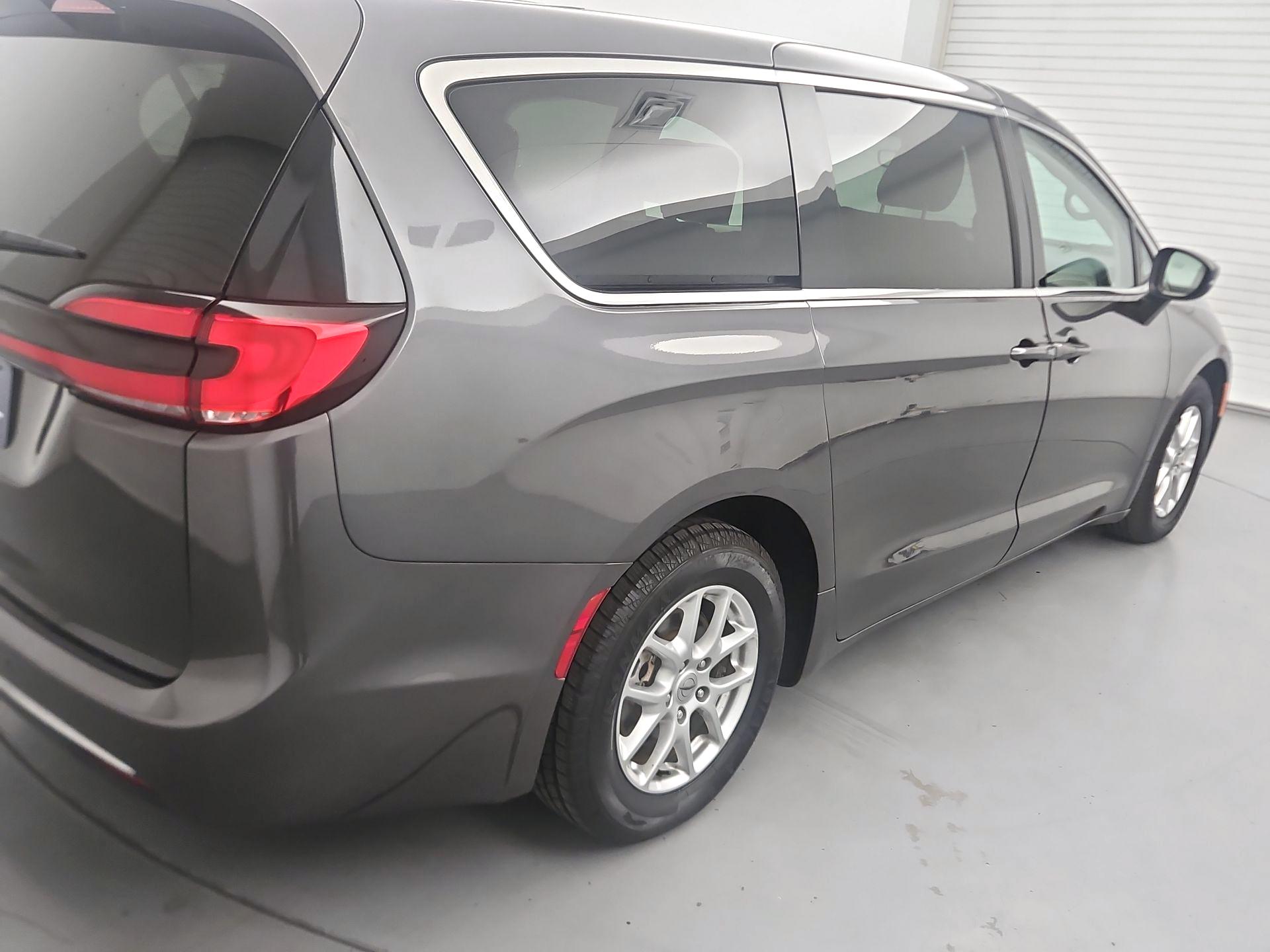 Thumbnail: 2023 Chrysler Pacifica - 5