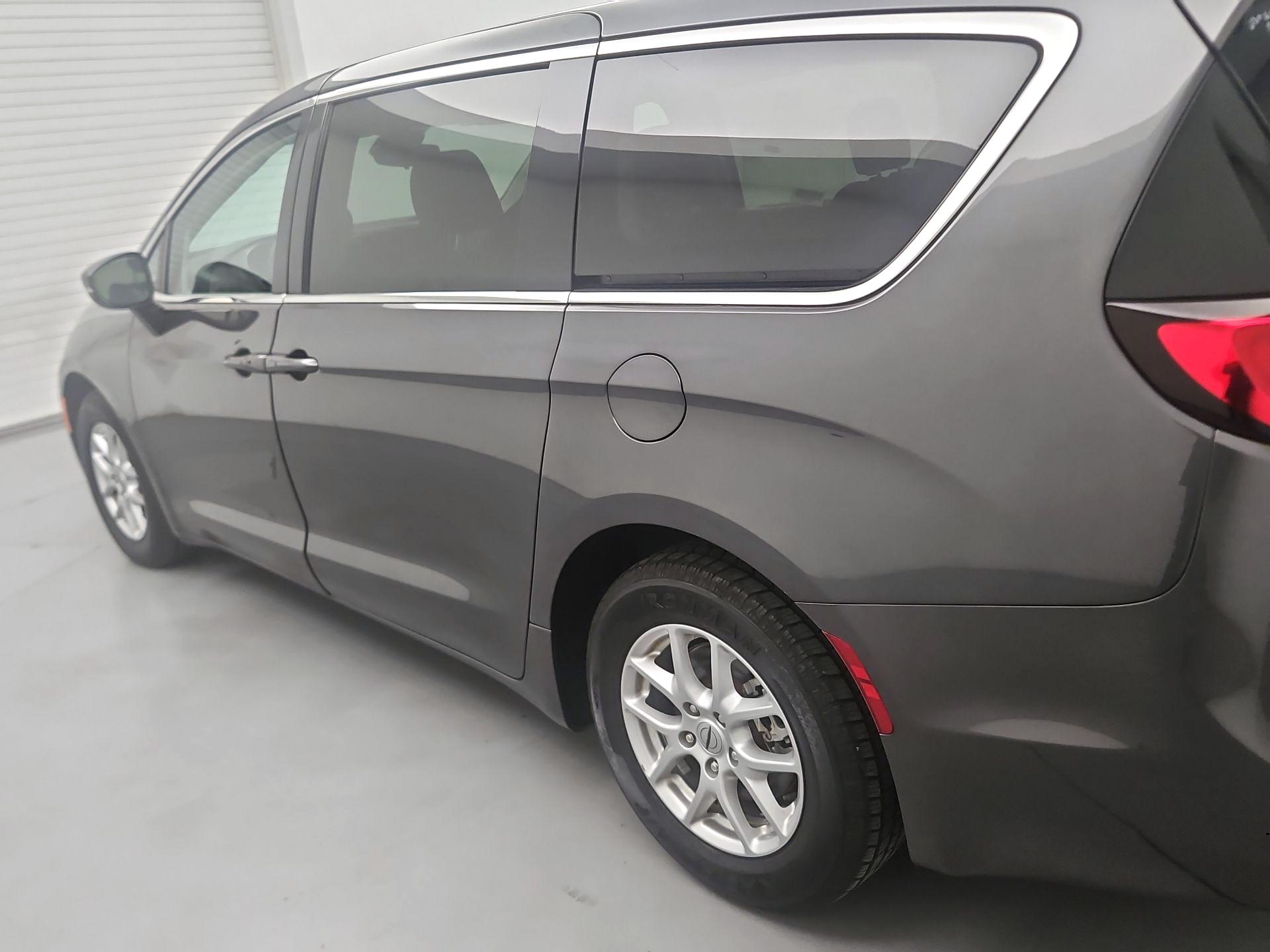 Thumbnail: 2023 Chrysler Pacifica - 7