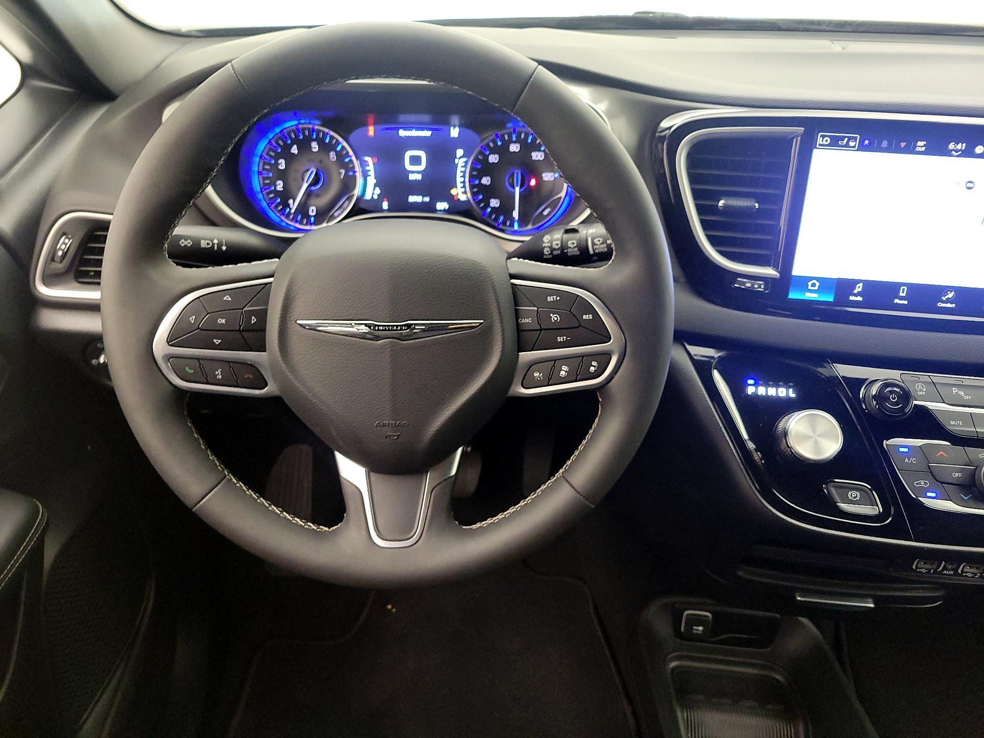Thumbnail: 2025 Chrysler Pacifica - 10