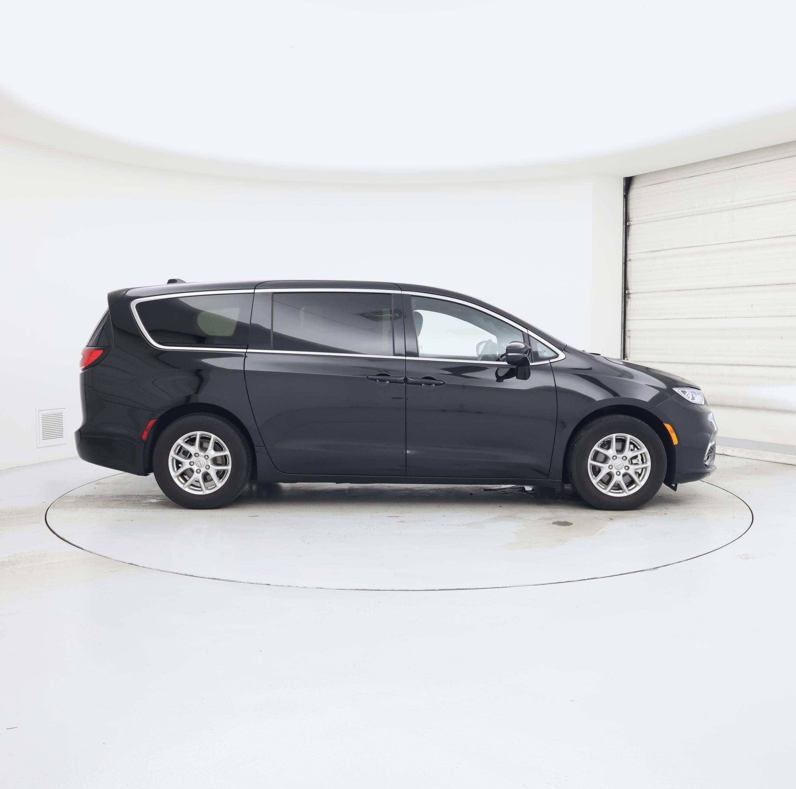 Thumbnail: 2025 Chrysler Pacifica - 7