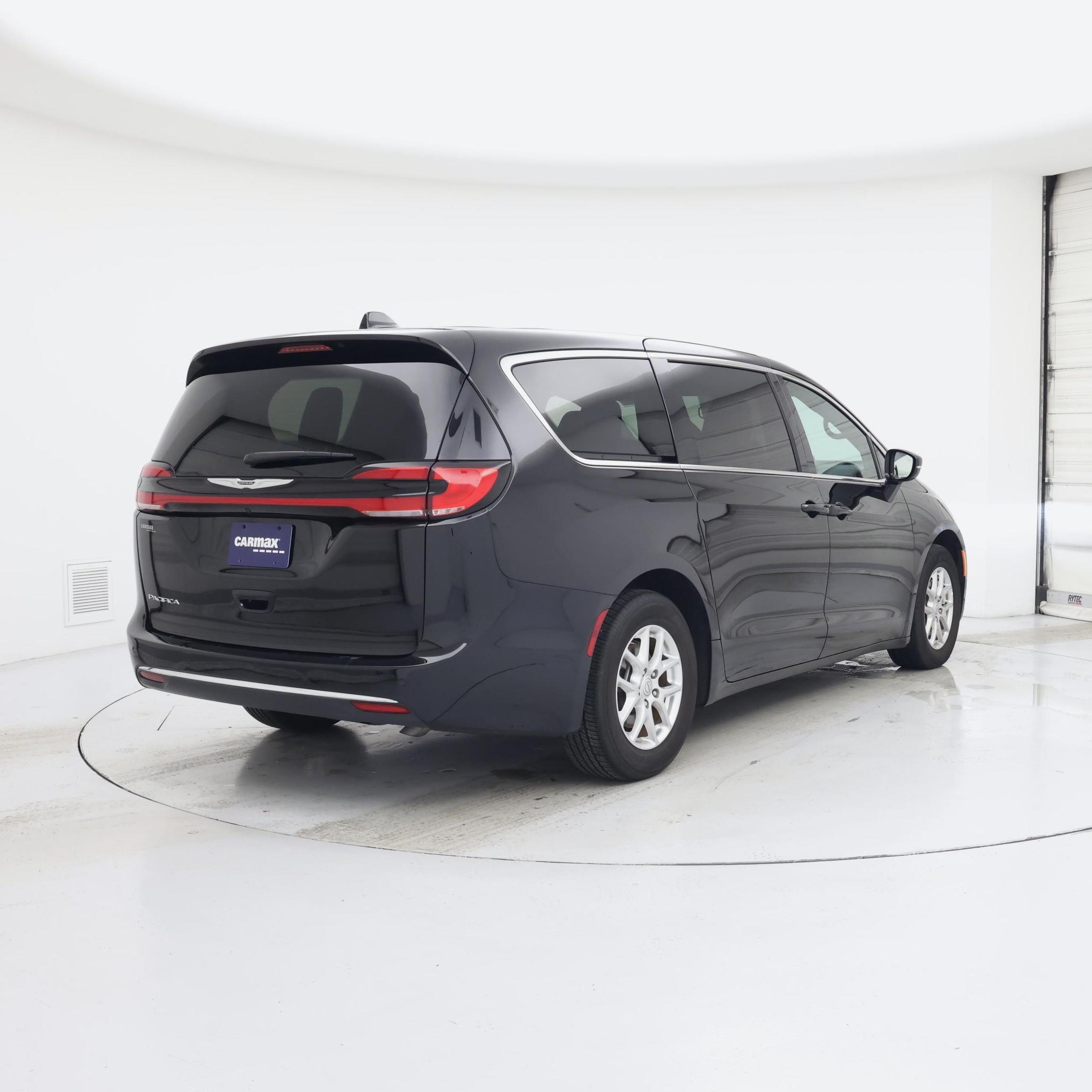 Thumbnail: 2025 Chrysler Pacifica - 8