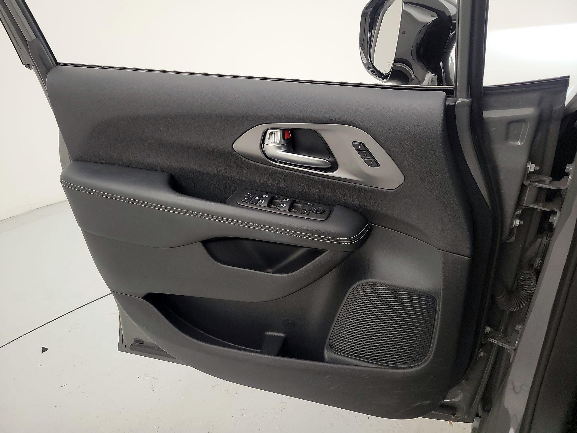 Thumbnail: 2025 Chrysler Pacifica - 12