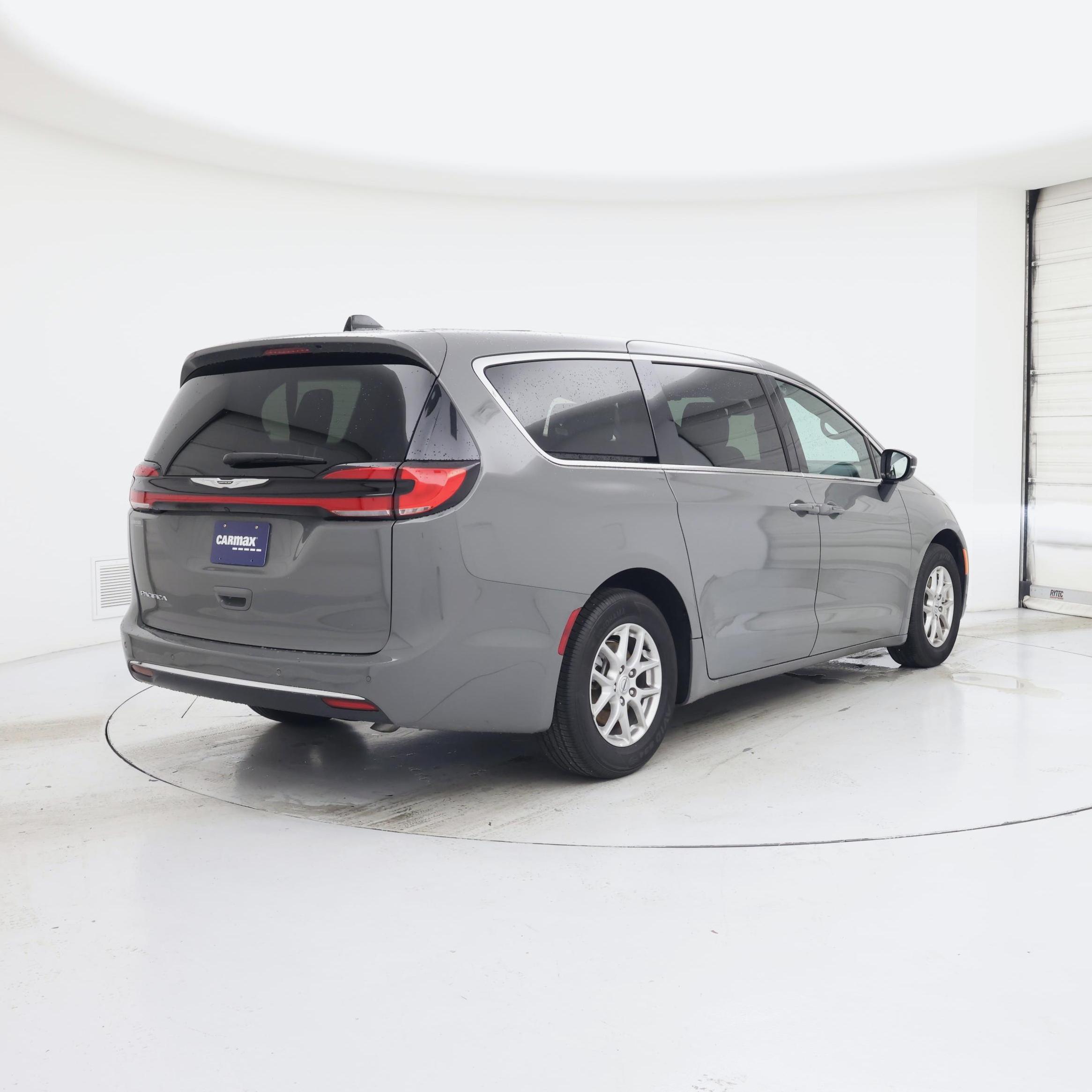 Thumbnail: 2025 Chrysler Pacifica - 8