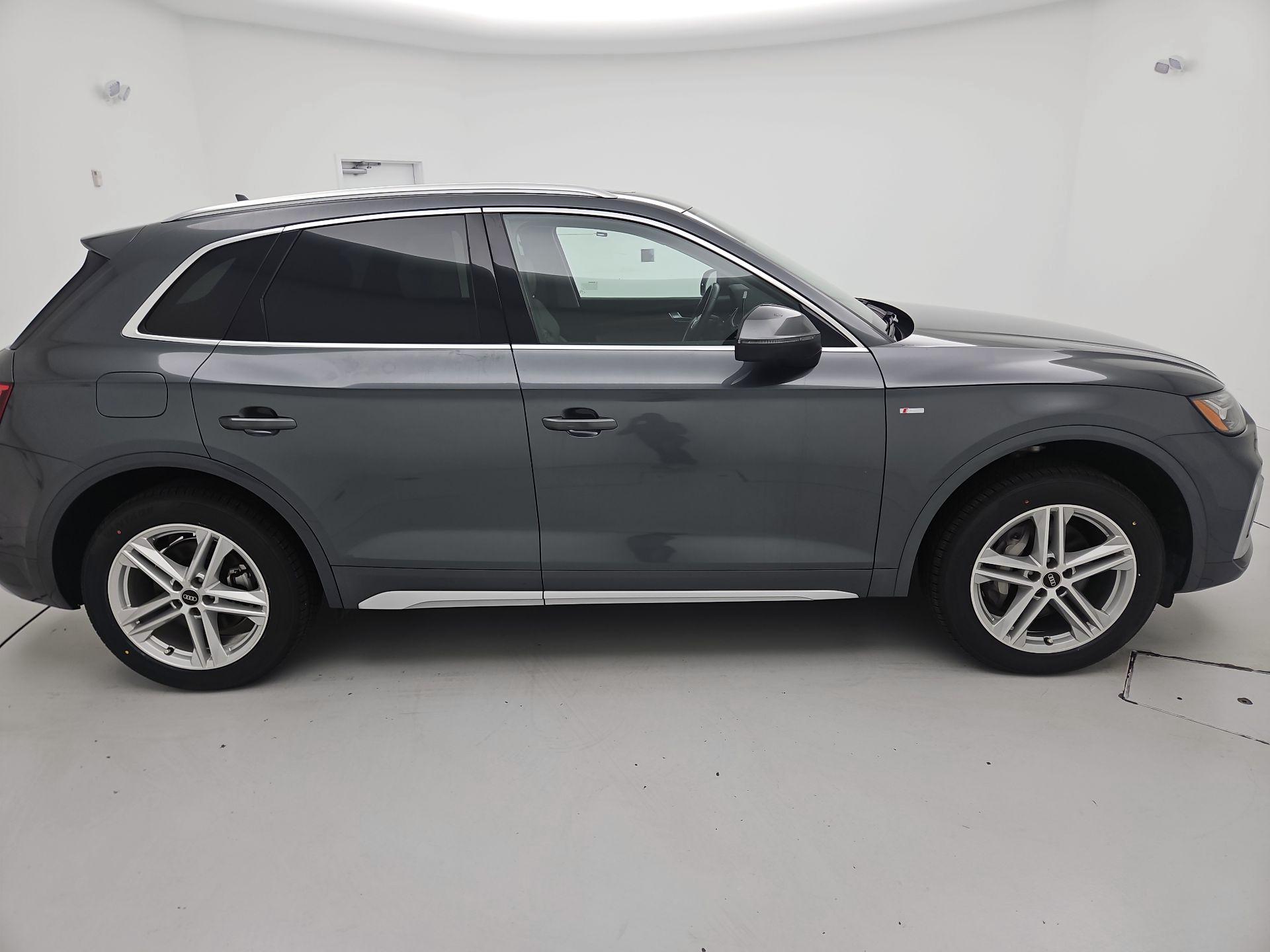 Thumbnail: 2022 Audi Q5 - 4