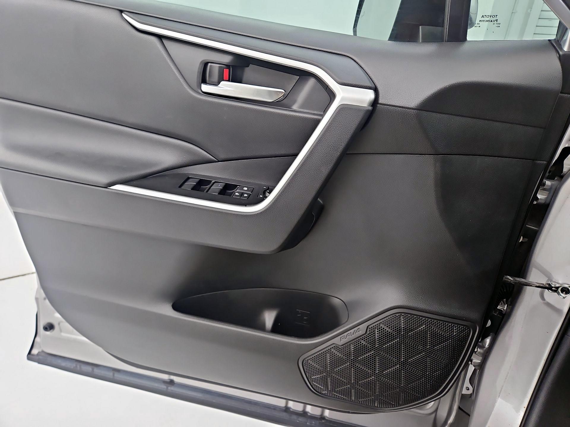 Thumbnail: 2021 Toyota RAV4 - 10