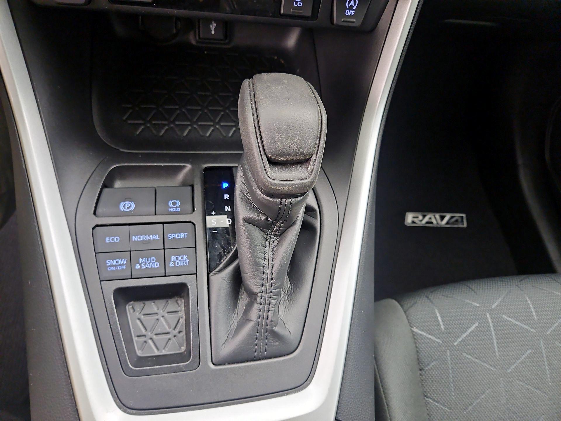 Thumbnail: 2021 Toyota RAV4 - 15