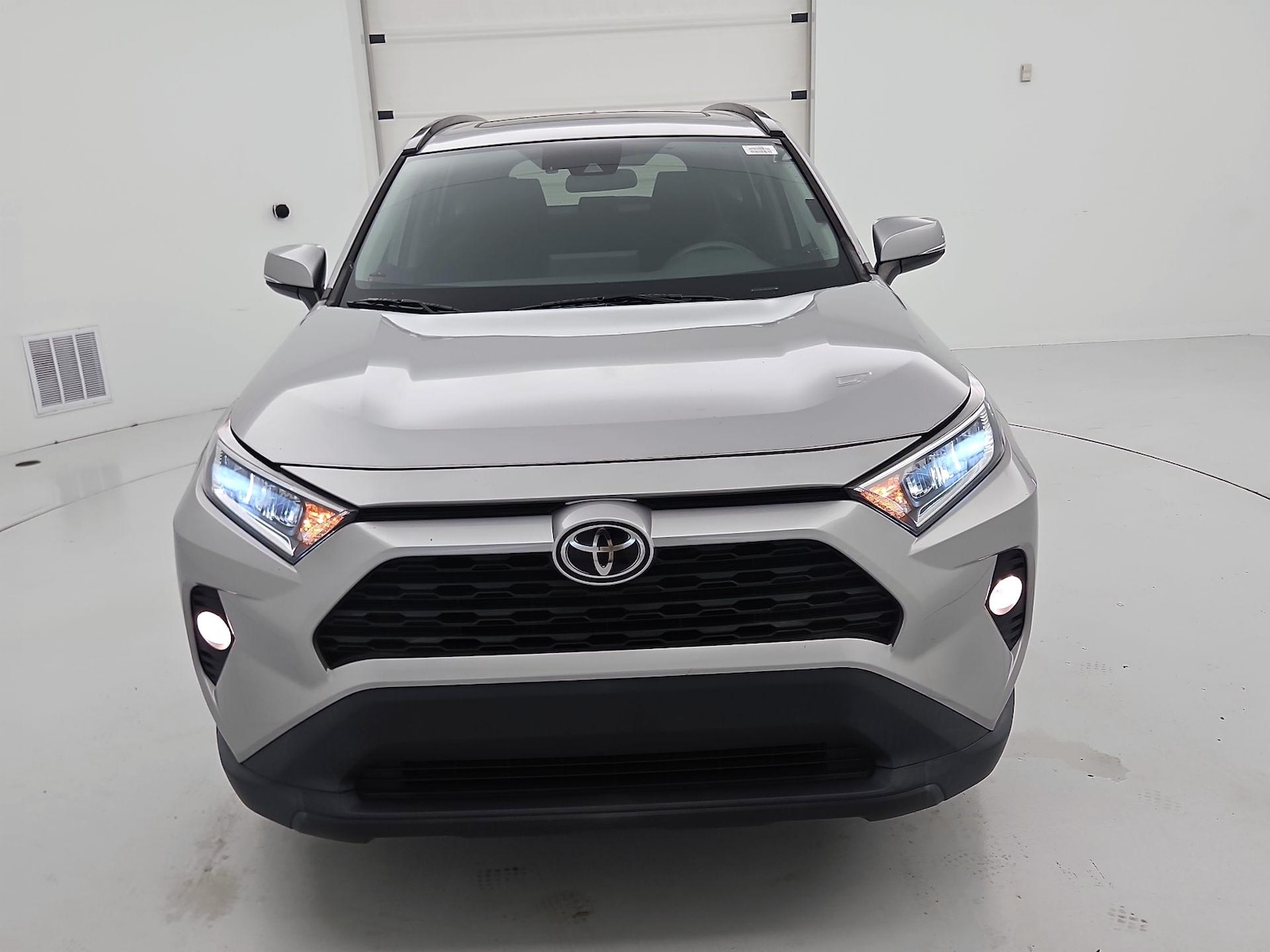 2021 Toyota RAV4 XLE, photo 2