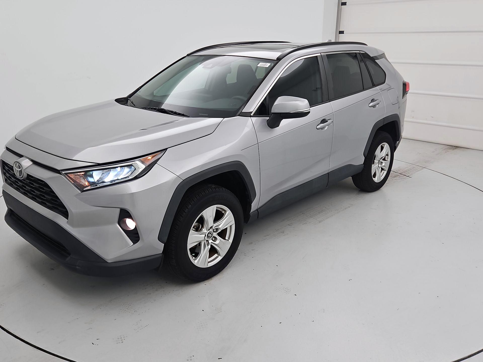 Thumbnail: 2021 Toyota RAV4 - 3
