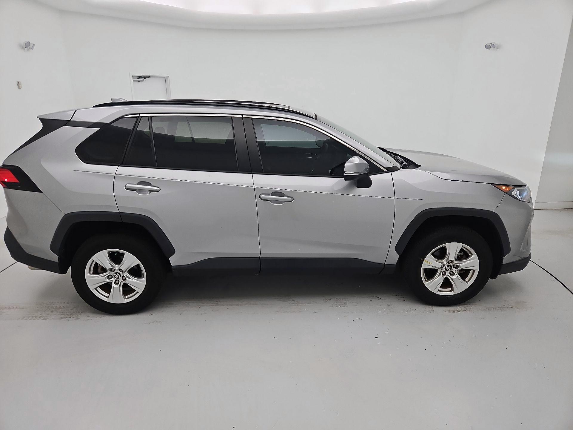 Thumbnail: 2021 Toyota RAV4 - 4