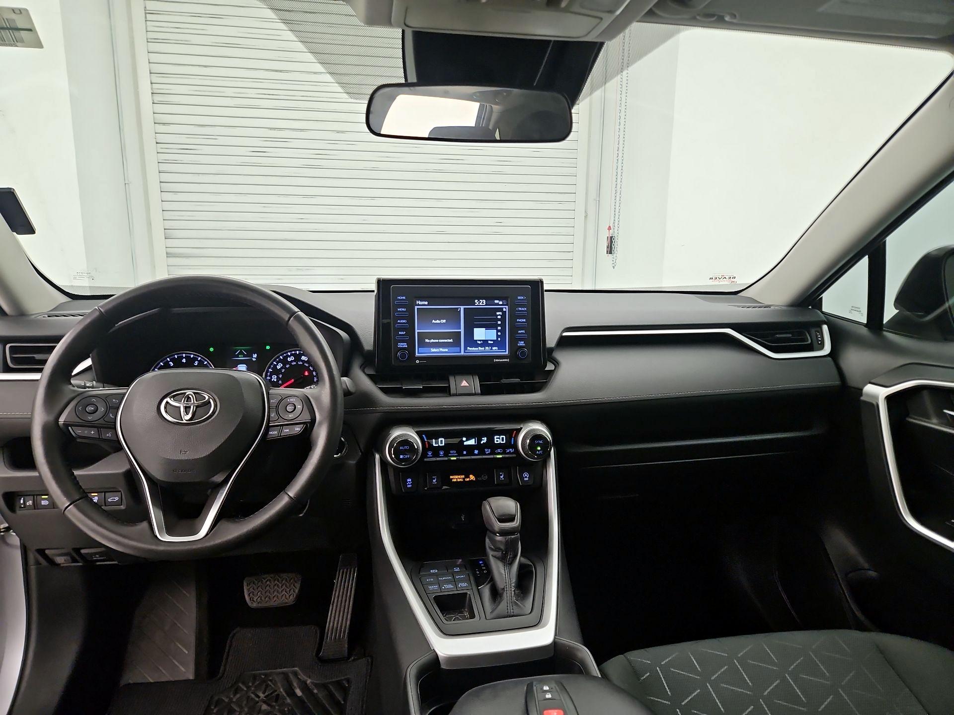Thumbnail: 2021 Toyota RAV4 - 8