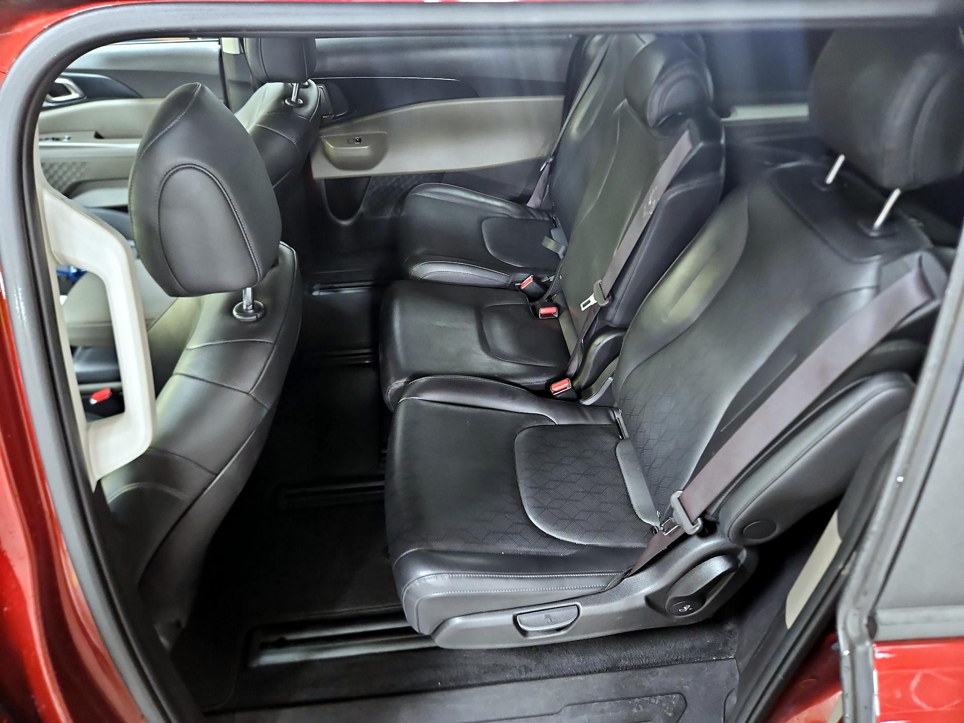 Thumbnail: 2025 Kia Carnival - 17