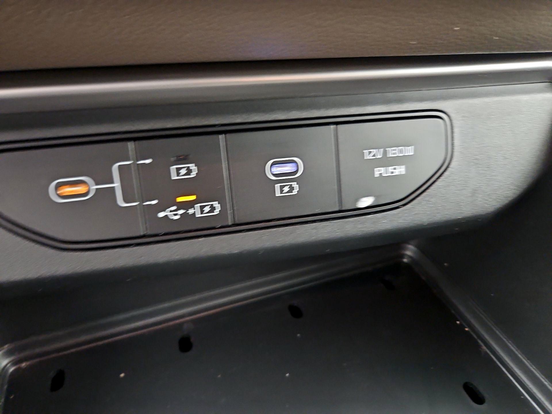Thumbnail: 2025 Kia Carnival - 17
